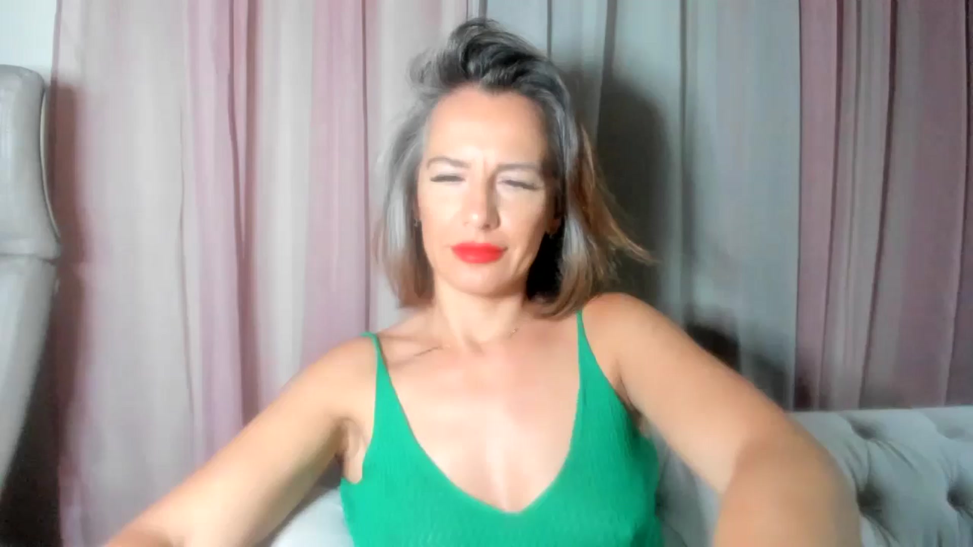 Gallery image thumbnail from Aarte_miss's myfreecams stream on, 08/13/2024, 19:50 image 15 of 20