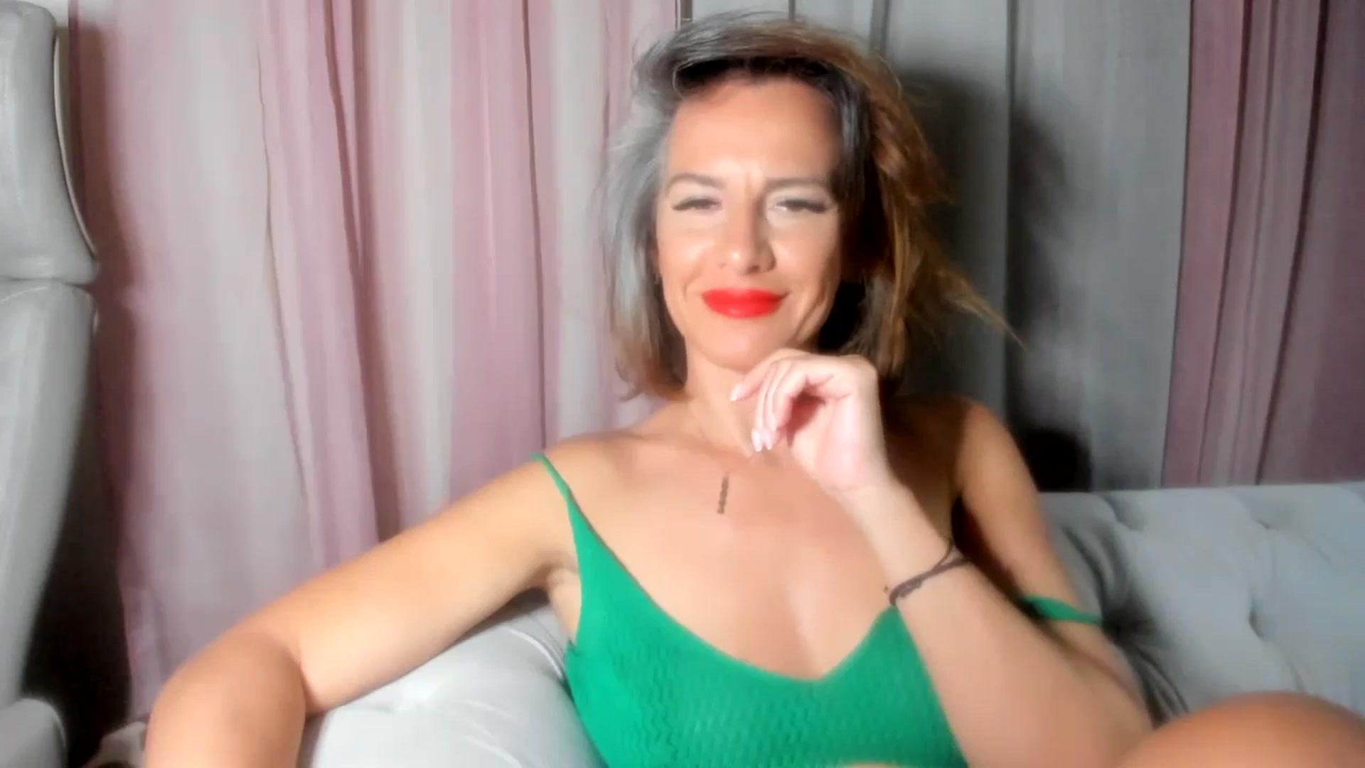 Gallery image thumbnail from Aarte_miss's myfreecams stream on, 08/13/2024, 20:32 image 16 of 20