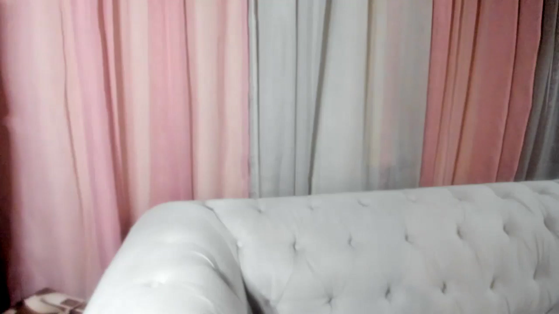 Gallery image thumbnail from Aarte_miss's myfreecams stream on, 08/15/2024, 20:31 image 9 of 20