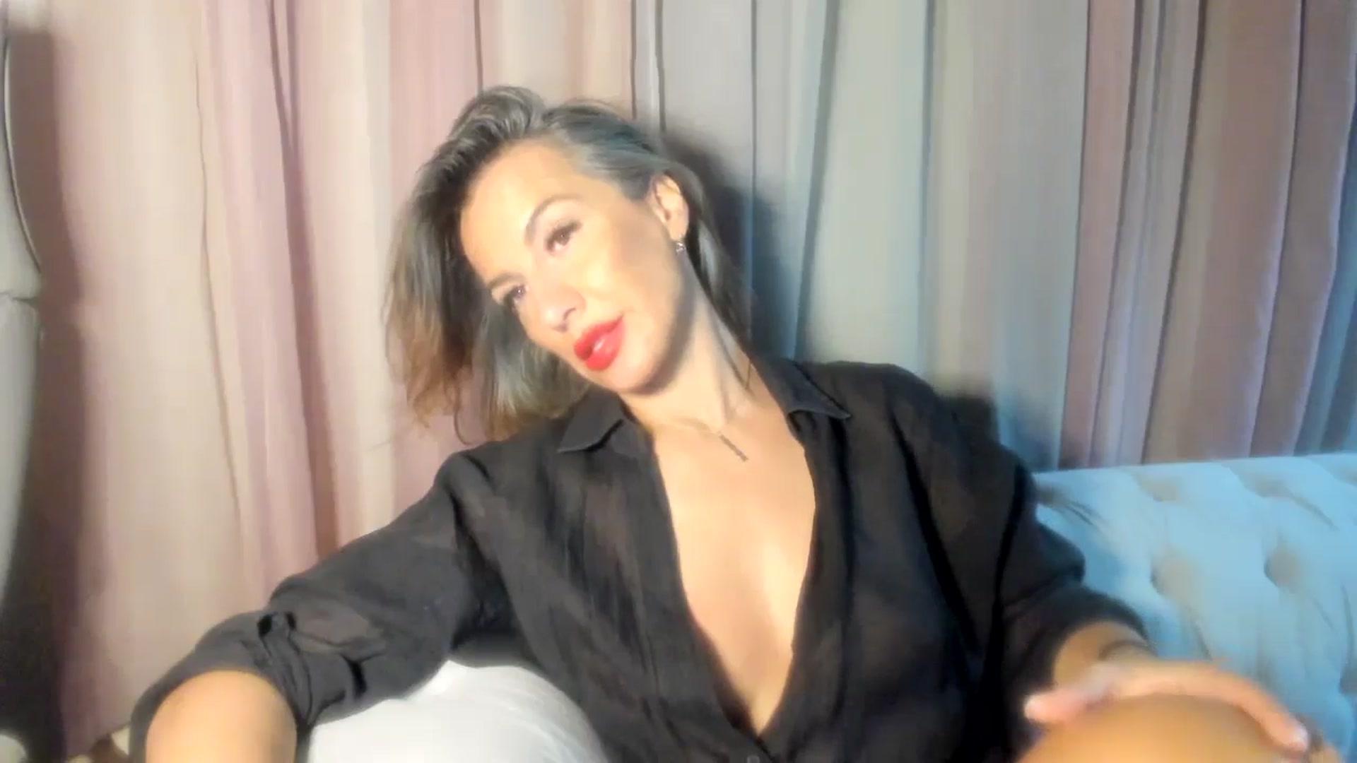 Gallery image thumbnail from Aarte_miss's myfreecams stream on, 08/17/2024, 23:30 image 4 of 20