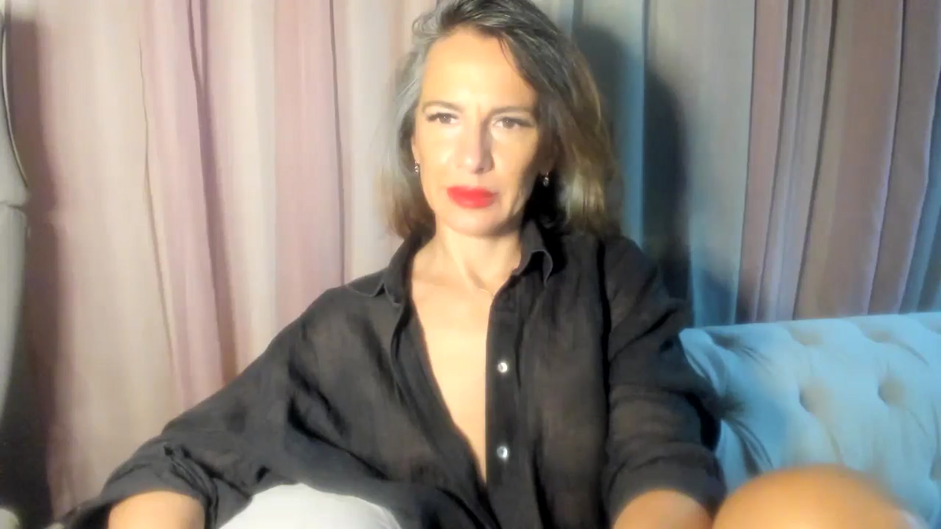 Gallery image thumbnail from Aarte_miss's myfreecams stream on, 08/17/2024, 23:30 image 3 of 20