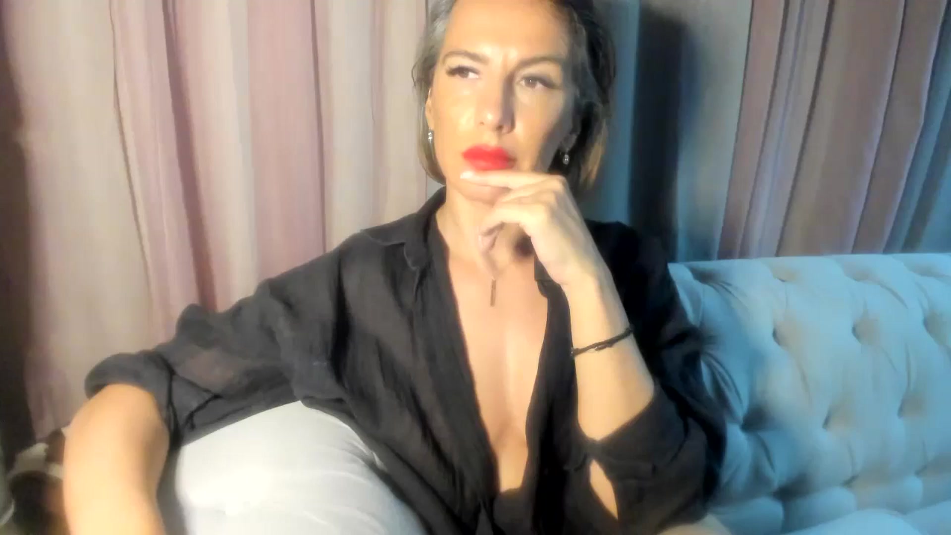 Gallery image thumbnail from Aarte_miss's myfreecams stream on, 08/18/2024, 01:03 image 18 of 20