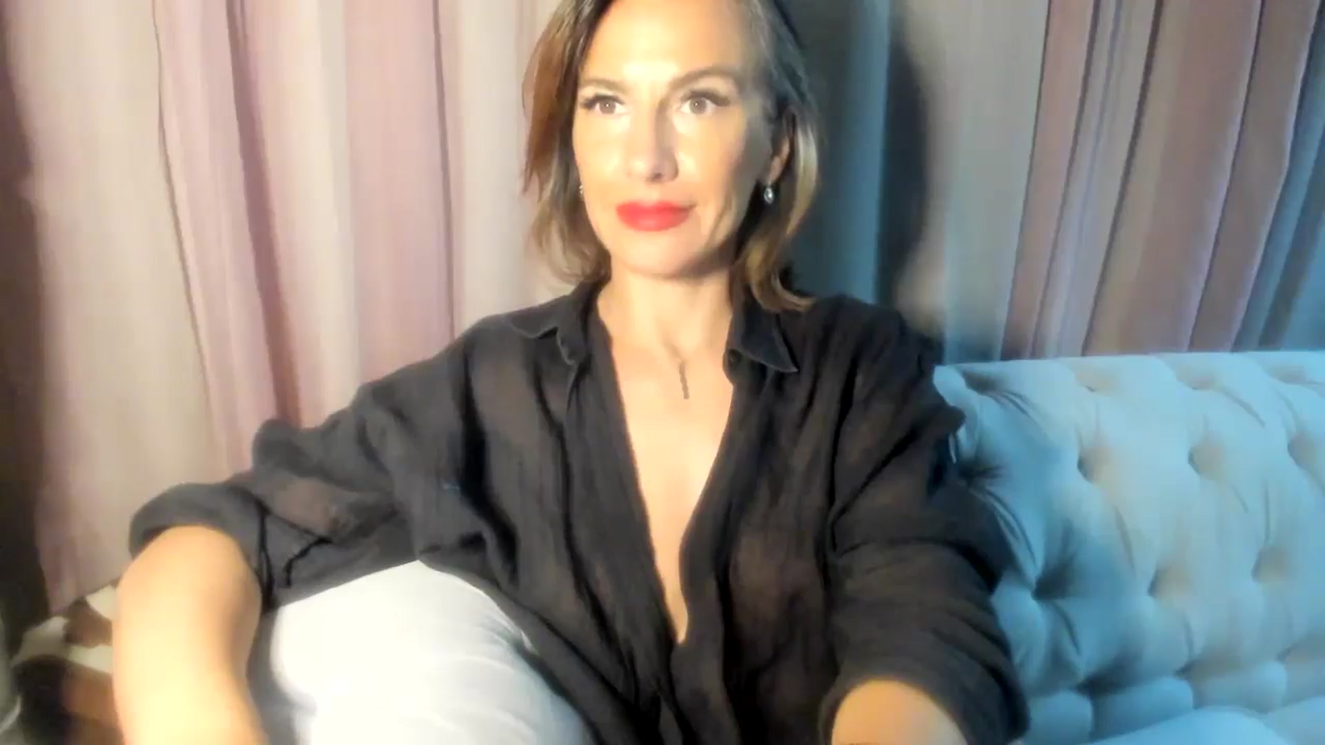 Gallery image thumbnail from Aarte_miss's myfreecams stream on, 08/18/2024, 01:03 image 15 of 20