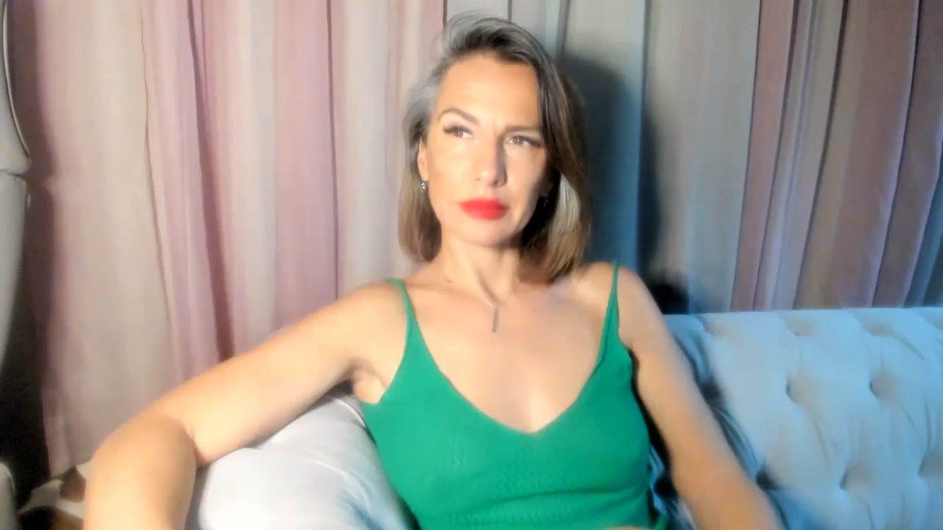 Gallery image thumbnail from Aarte_miss's myfreecams stream on, 08/19/2024, 01:40 image 3 of 20