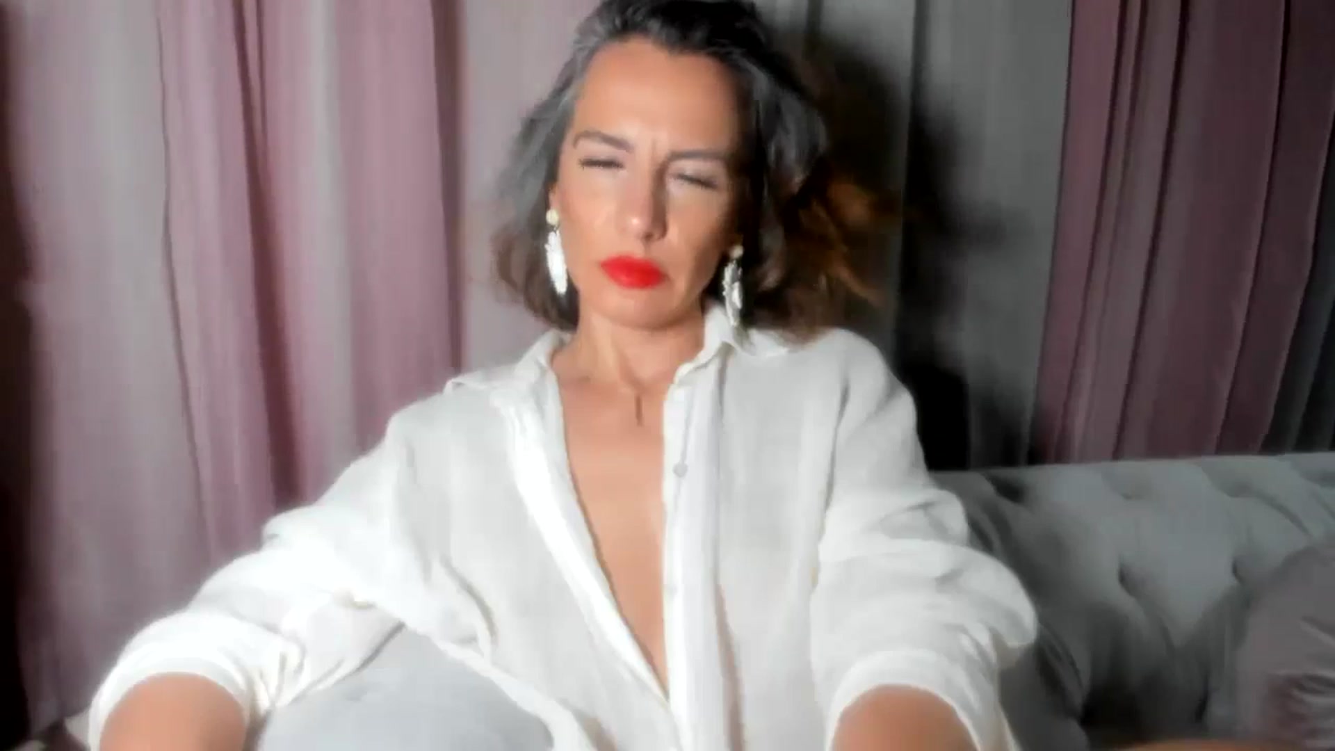 Gallery image thumbnail from Aarte_miss's myfreecams stream on, 08/22/2024, 21:55 image 6 of 20