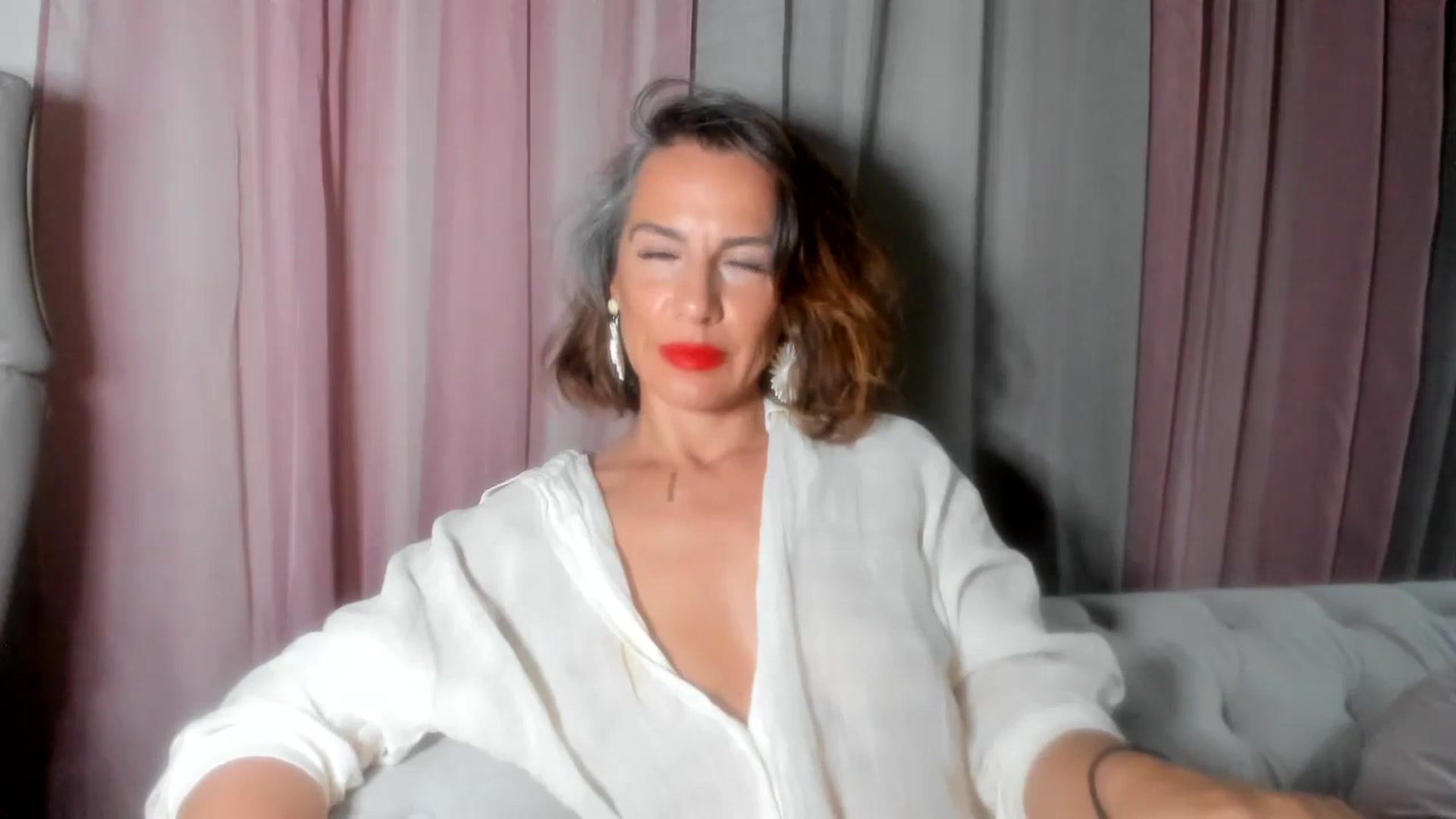 Gallery image thumbnail from Aarte_miss's myfreecams stream on, 08/22/2024, 21:55 image 11 of 20