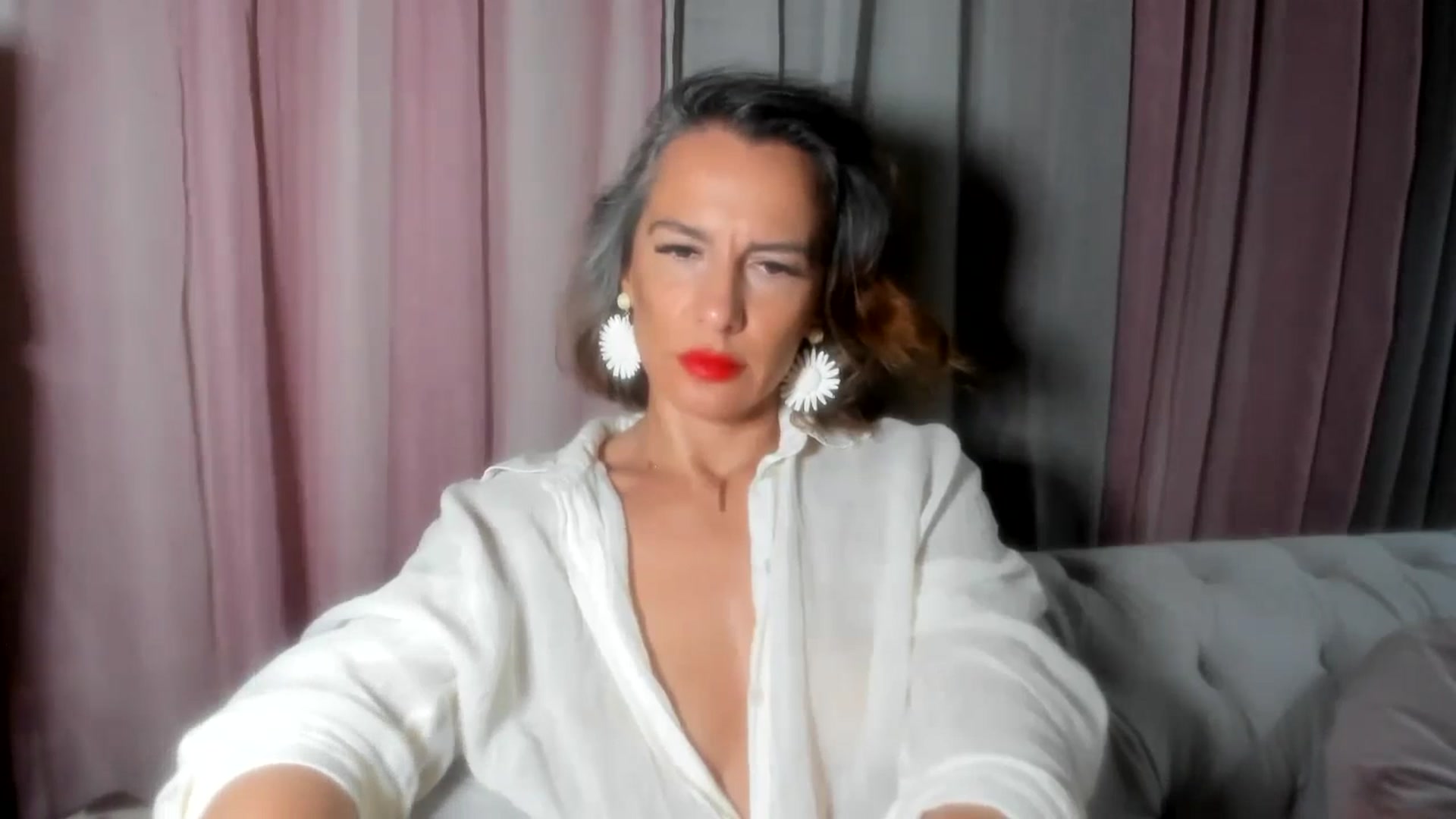 Gallery image thumbnail from Aarte_miss's myfreecams stream on, 08/22/2024, 21:55 image 4 of 20