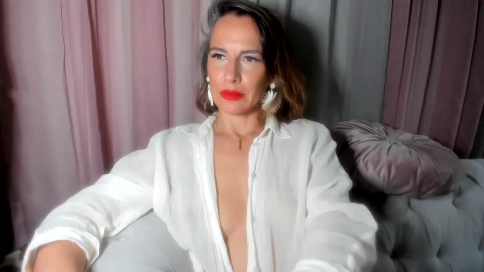 Gallery image thumbnail from Aarte_miss's myfreecams stream on, 08/22/2024, 23:43 image 11 of 20