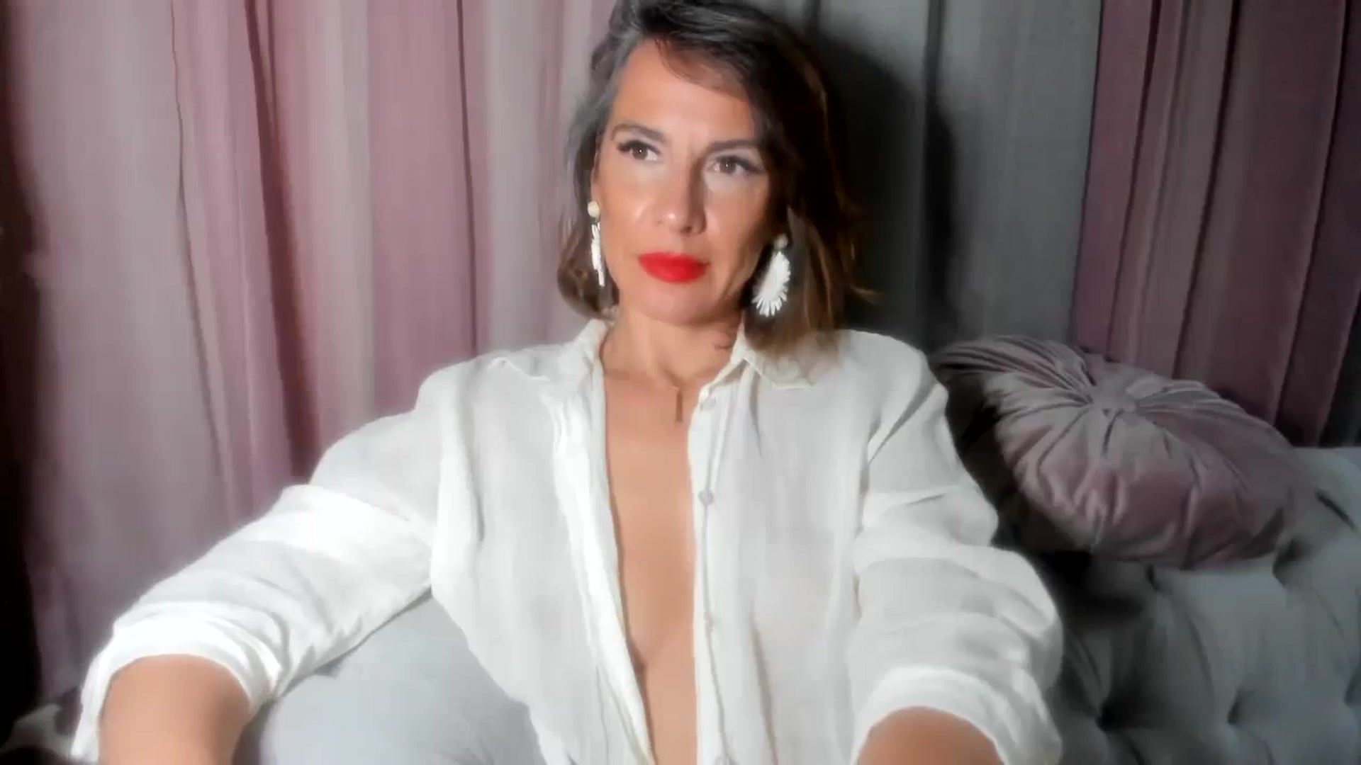 Gallery image thumbnail from Aarte_miss's myfreecams stream on, 08/22/2024, 23:43 image 9 of 20