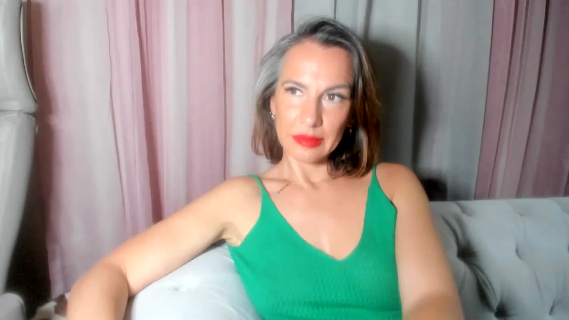Gallery image thumbnail from Aarte_miss's myfreecams stream on, 08/25/2024, 22:03 image 6 of 20