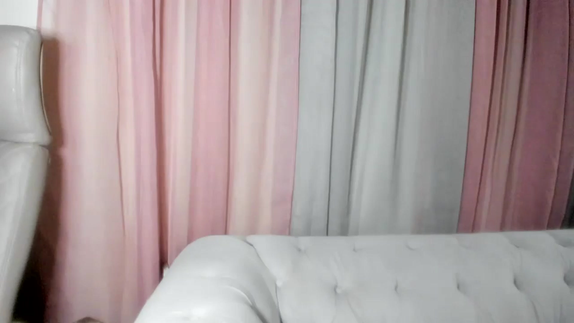 Gallery image thumbnail from Aarte_miss's myfreecams stream on, 08/29/2024, 20:02 image 19 of 20