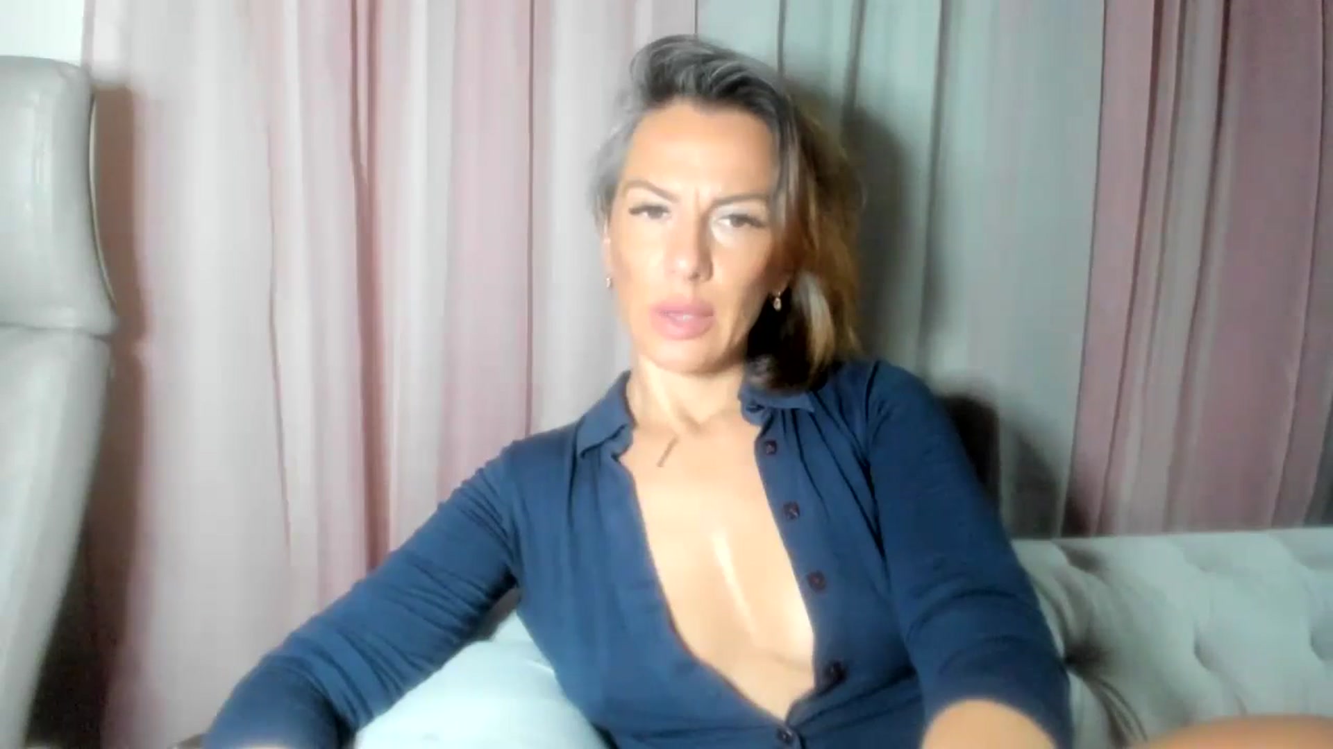 Gallery image thumbnail from Aarte_miss's myfreecams stream on, 08/29/2024, 20:02 image 11 of 20