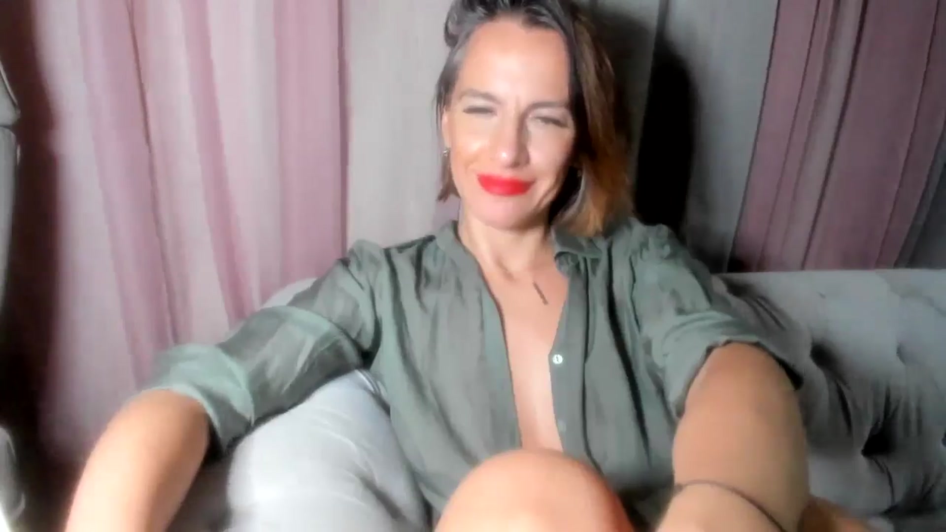 Gallery image thumbnail from Aarte_miss's myfreecams stream on, 09/28/2024, 01:47 image 11 of 20