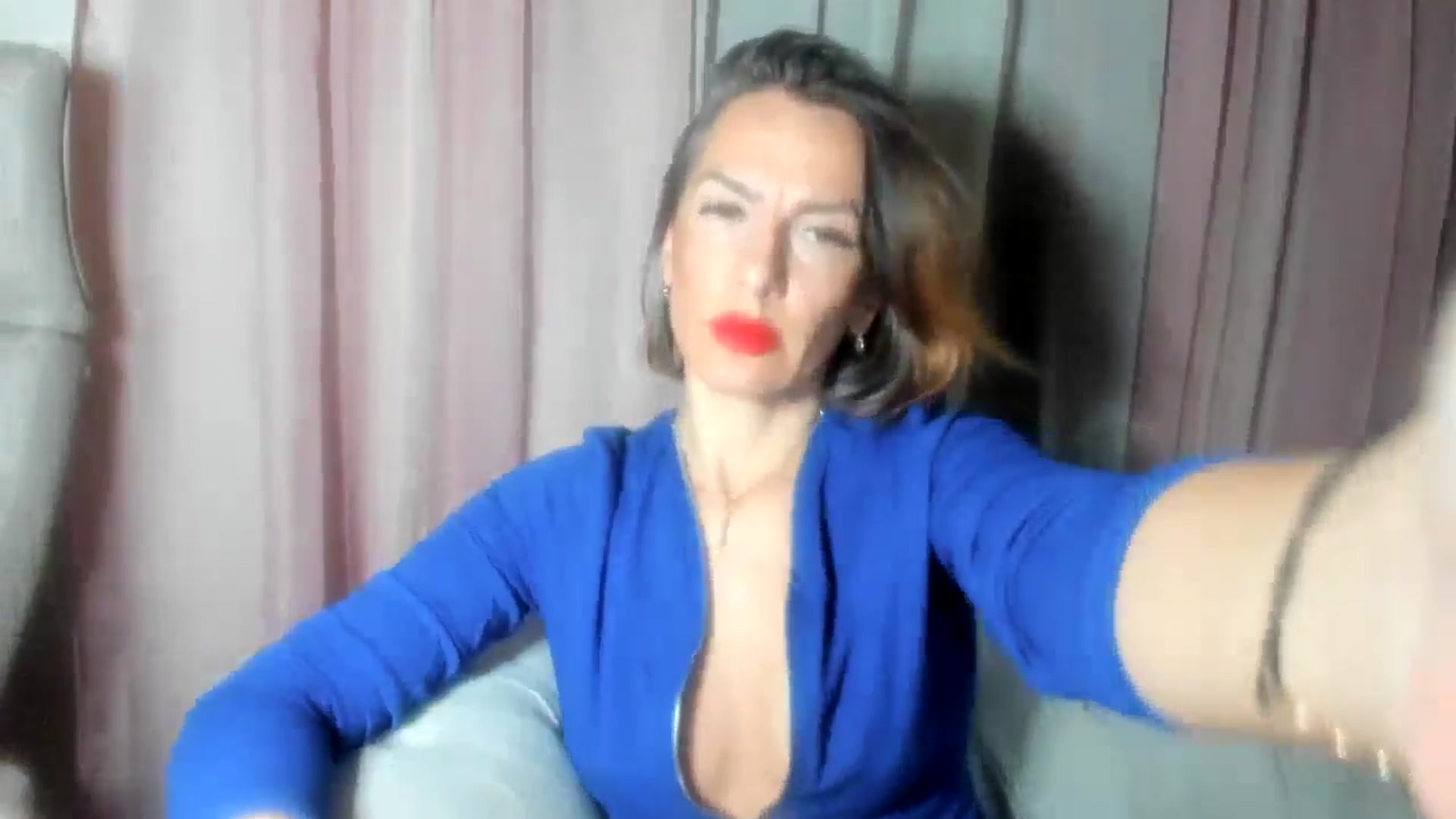 Gallery image thumbnail from Aarte_miss's myfreecams stream on, 10/12/2024, 20:21 image 14 of 20