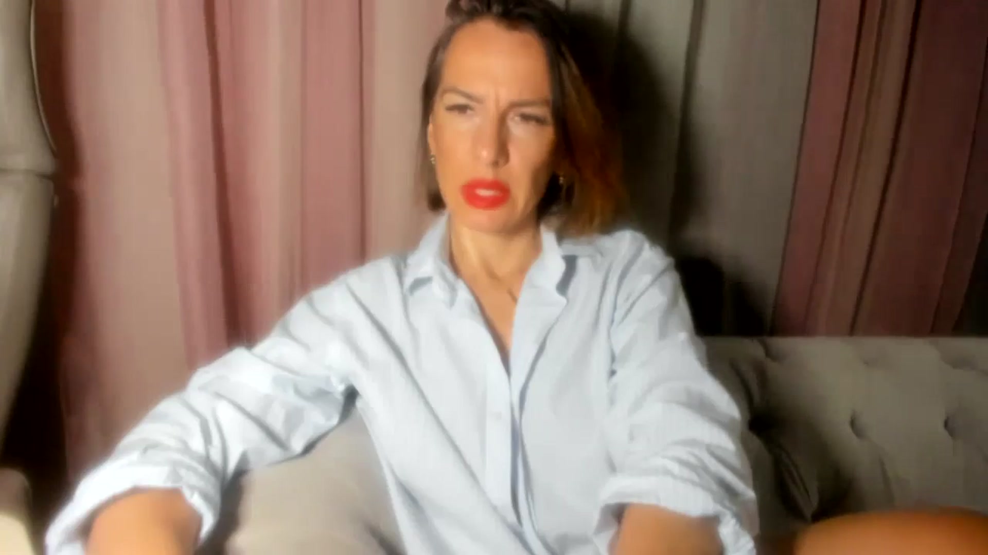 Gallery image thumbnail from Aarte_miss's myfreecams stream on, 10/12/2024, 20:45 image 18 of 20