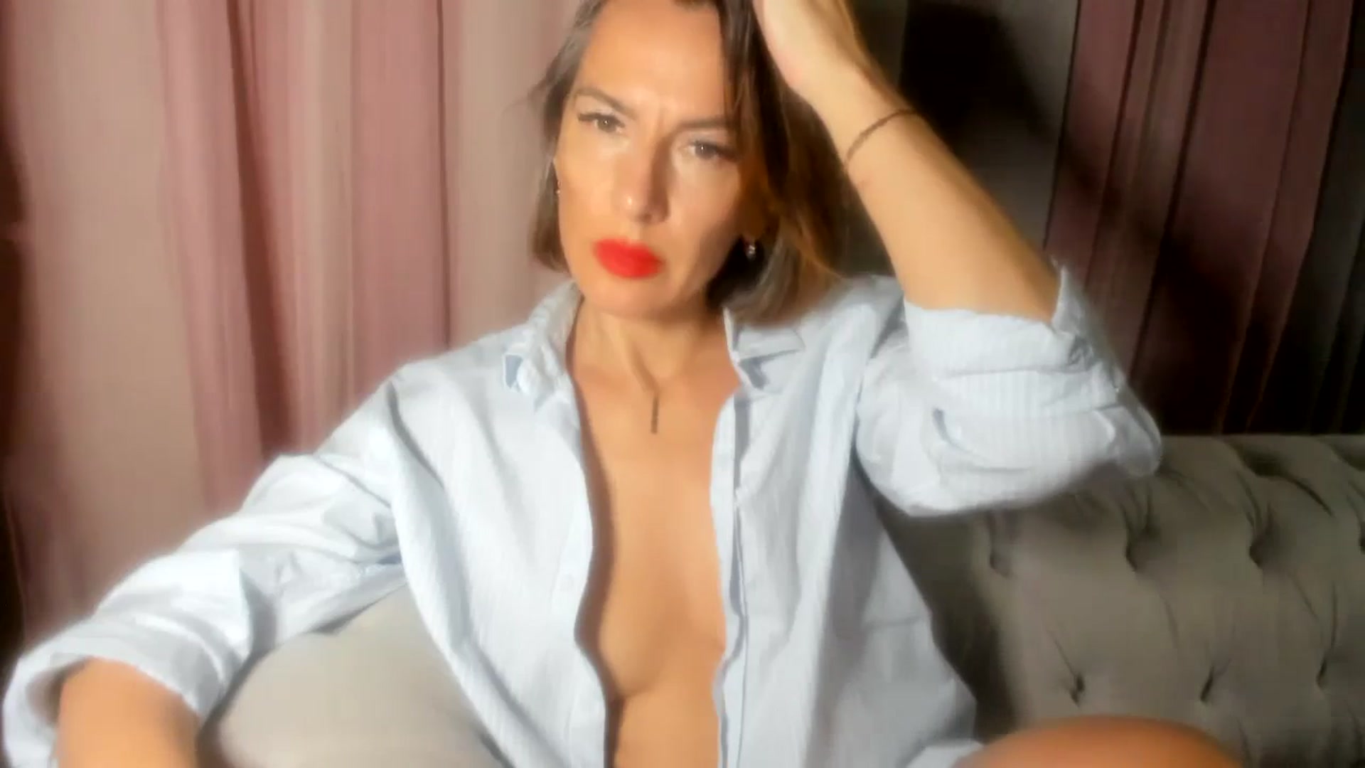 Gallery image thumbnail from Aarte_miss's myfreecams stream on, 10/13/2024, 01:35 image 17 of 20