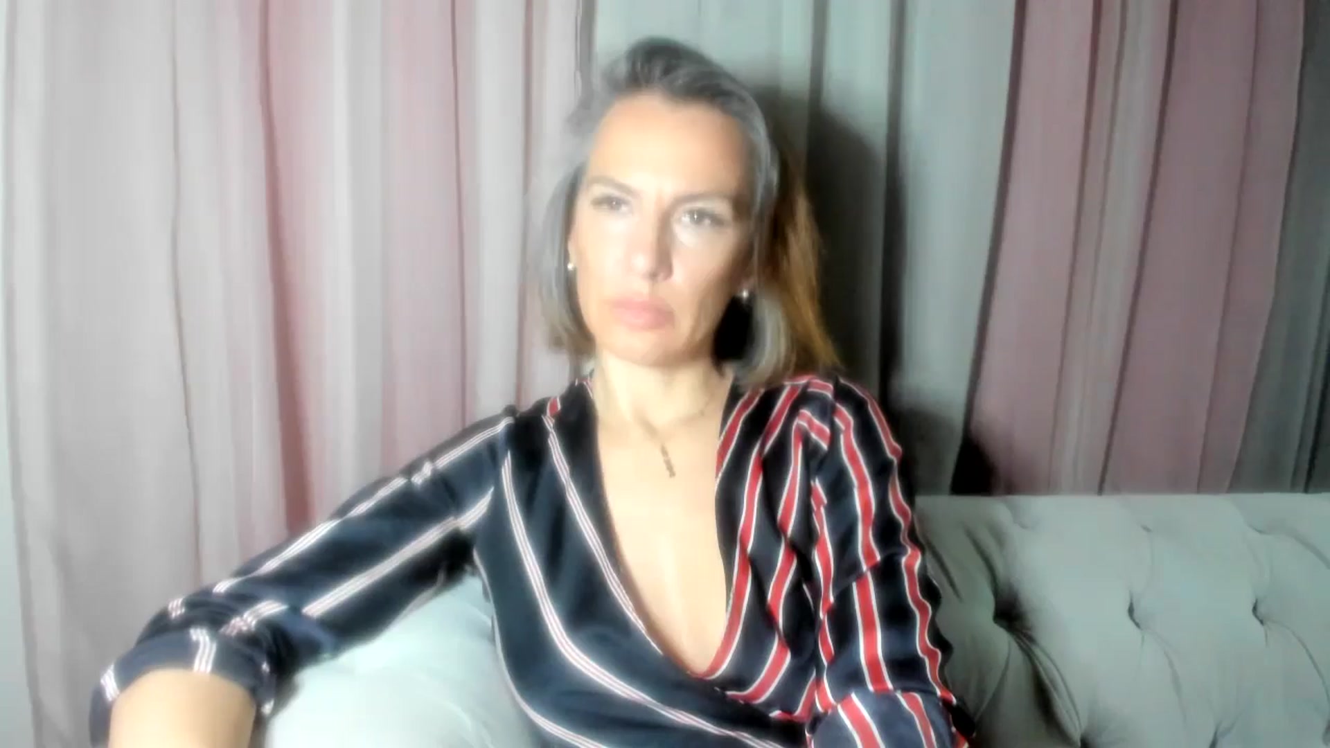 Gallery image thumbnail from Aarte_miss's myfreecams stream on, 11/10/2024, 24:03 image 4 of 20