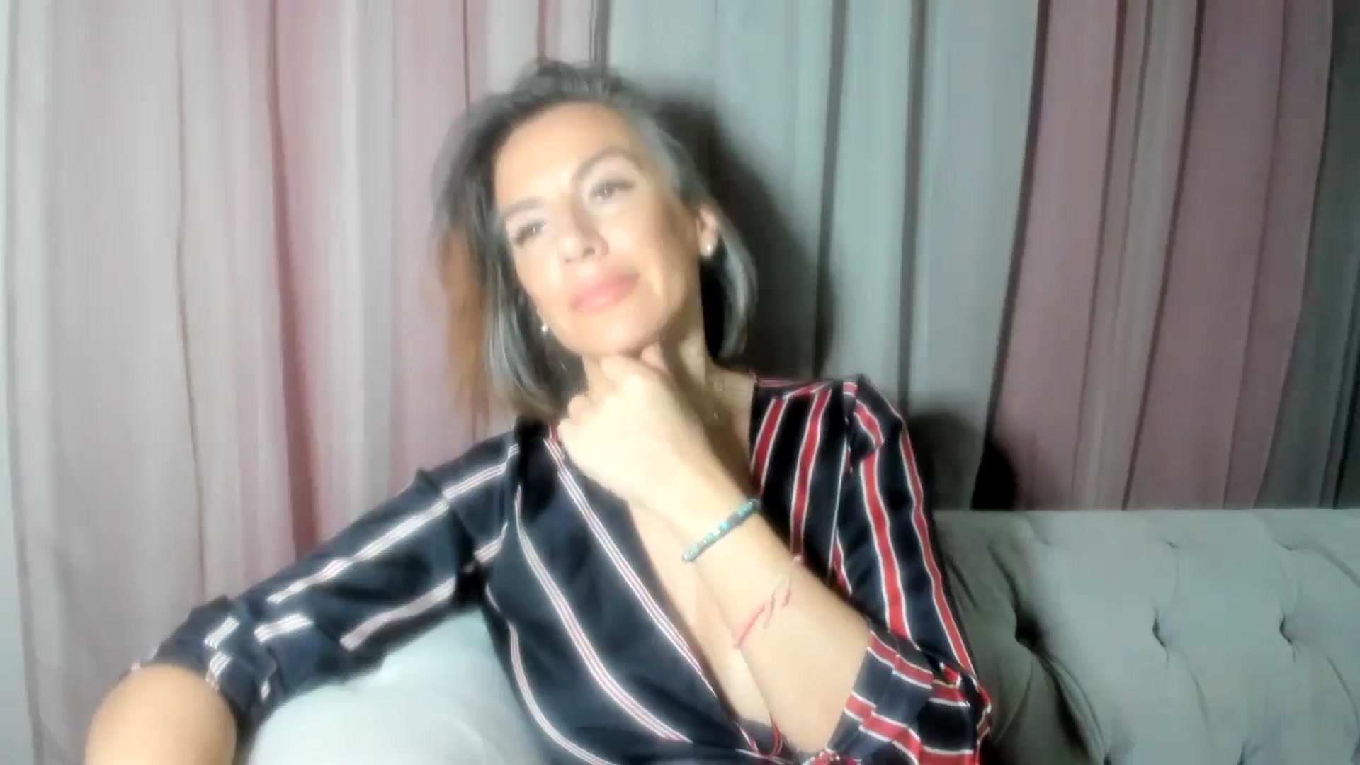 Gallery image thumbnail from Aarte_miss's myfreecams stream on, 11/10/2024, 24:03 image 8 of 20