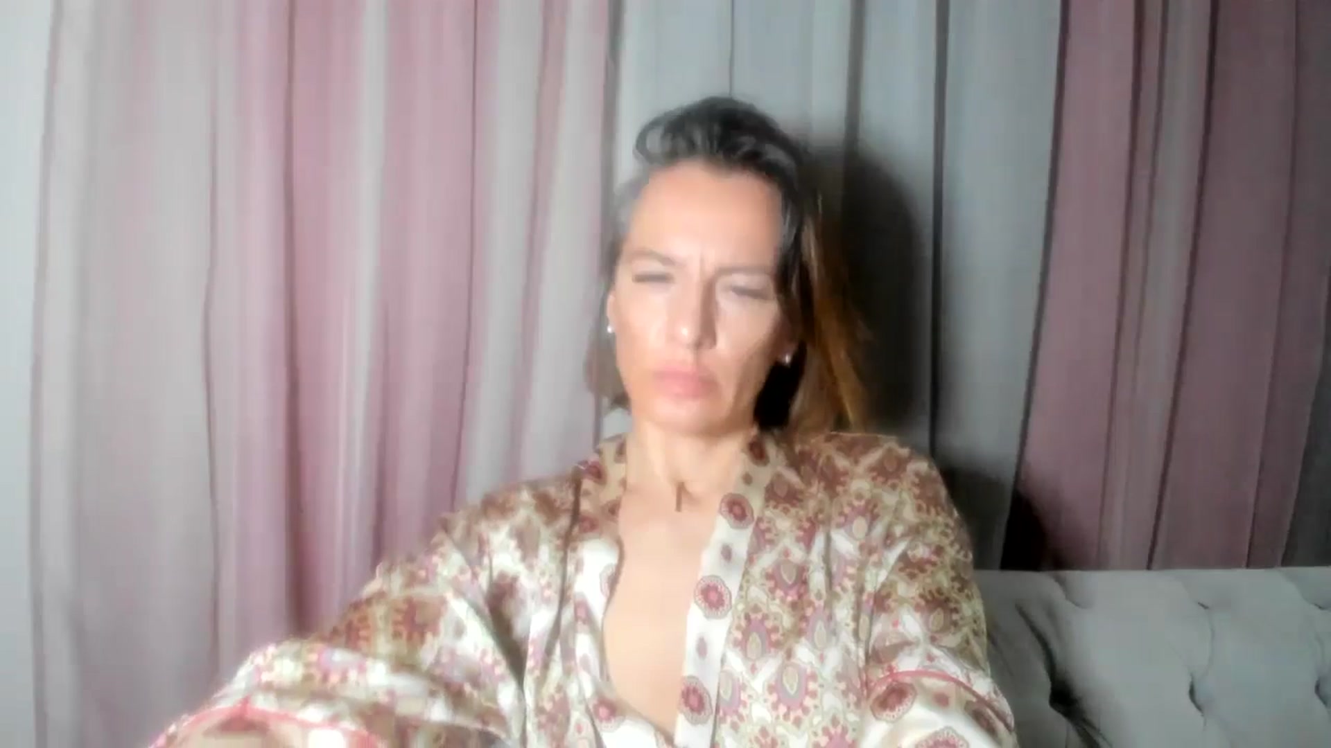 Gallery image thumbnail from Aarte_miss's myfreecams stream on, 11/14/2024, 24:37 image 14 of 20