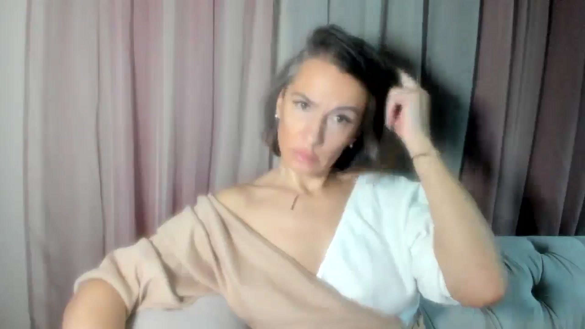 Gallery image thumbnail from Aarte_miss's myfreecams stream on, 11/23/2024, 22:05 image 3 of 20