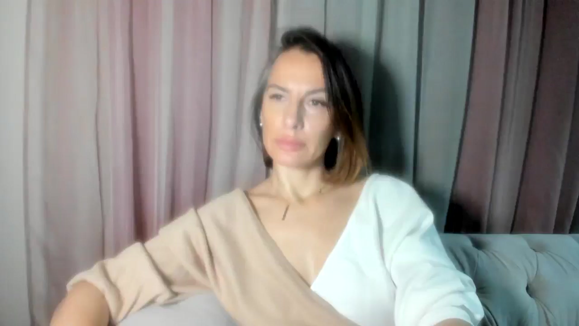 Gallery image thumbnail from Aarte_miss's myfreecams stream on, 11/23/2024, 22:05 image 11 of 20