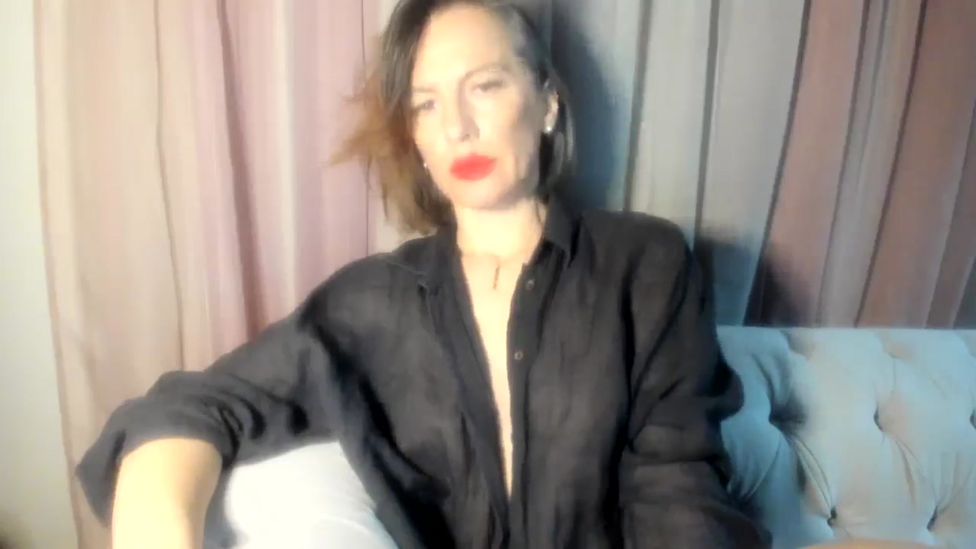 Gallery image thumbnail from Aarte_miss's myfreecams stream on, 11/25/2024, 24:00 image 14 of 20