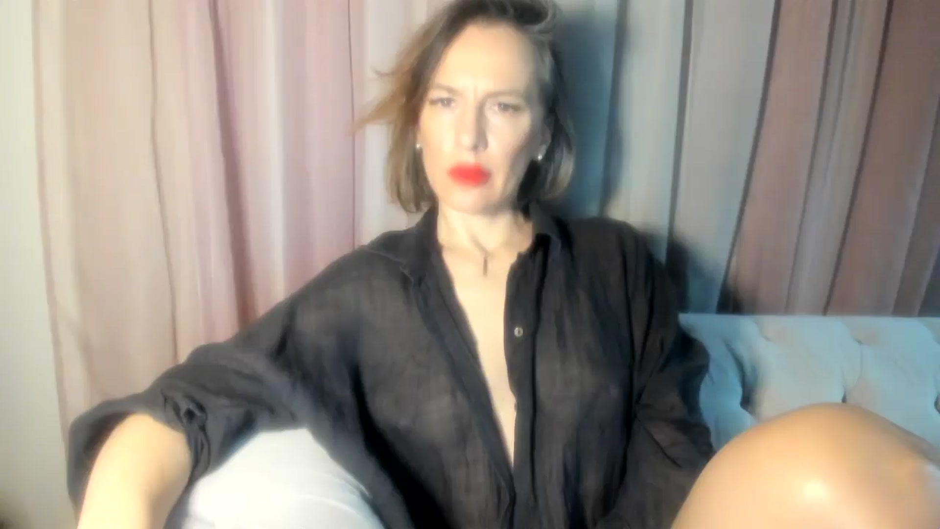 Gallery image thumbnail from Aarte_miss's myfreecams stream on, 11/25/2024, 24:00 image 19 of 20