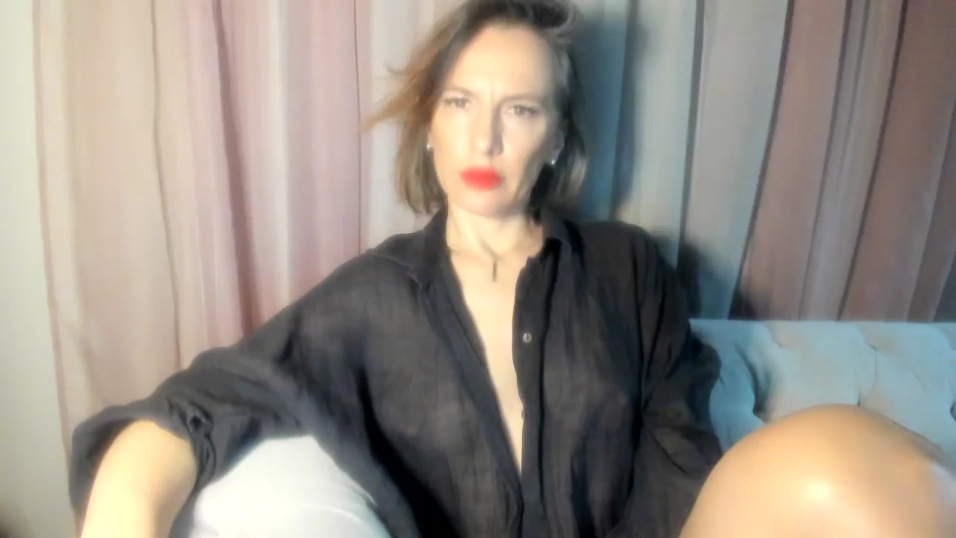 Gallery image thumbnail from Aarte_miss's myfreecams stream on, 11/25/2024, 24:00 image 18 of 20