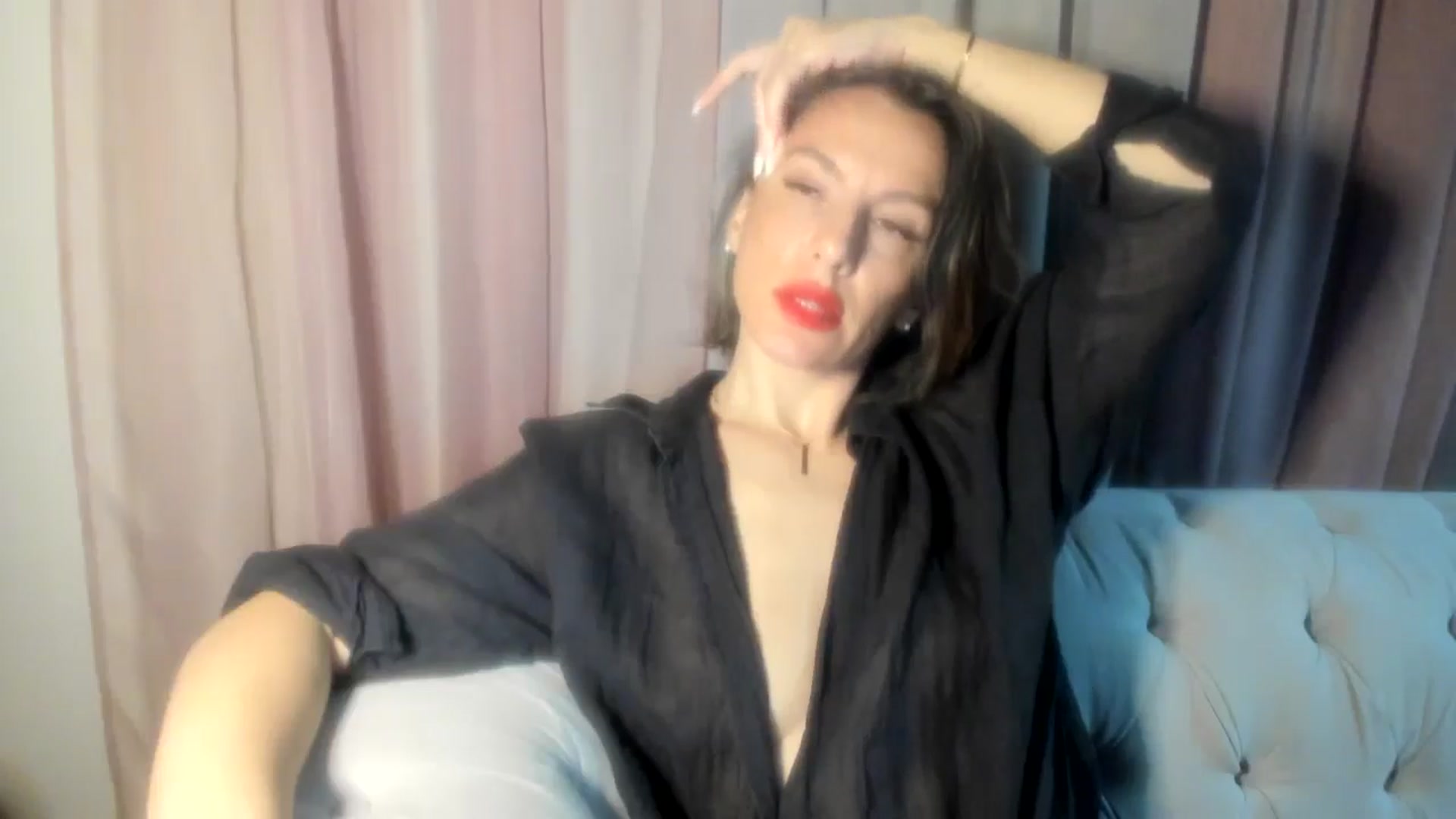 Gallery image thumbnail from Aarte_miss's myfreecams stream on, 11/25/2024, 24:00 image 7 of 20