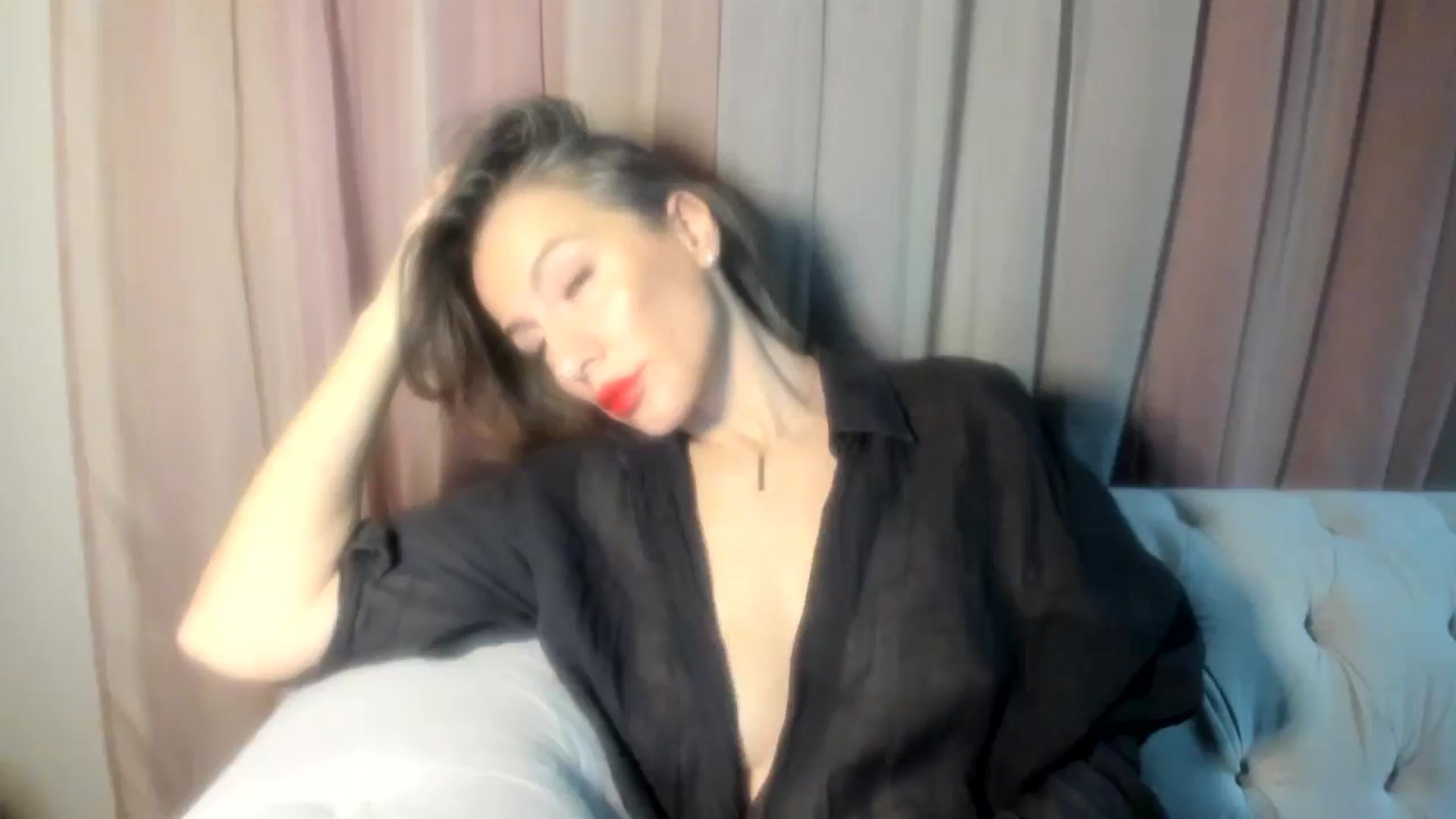 Gallery image thumbnail from Aarte_miss's myfreecams stream on, 11/25/2024, 24:00 image 5 of 20