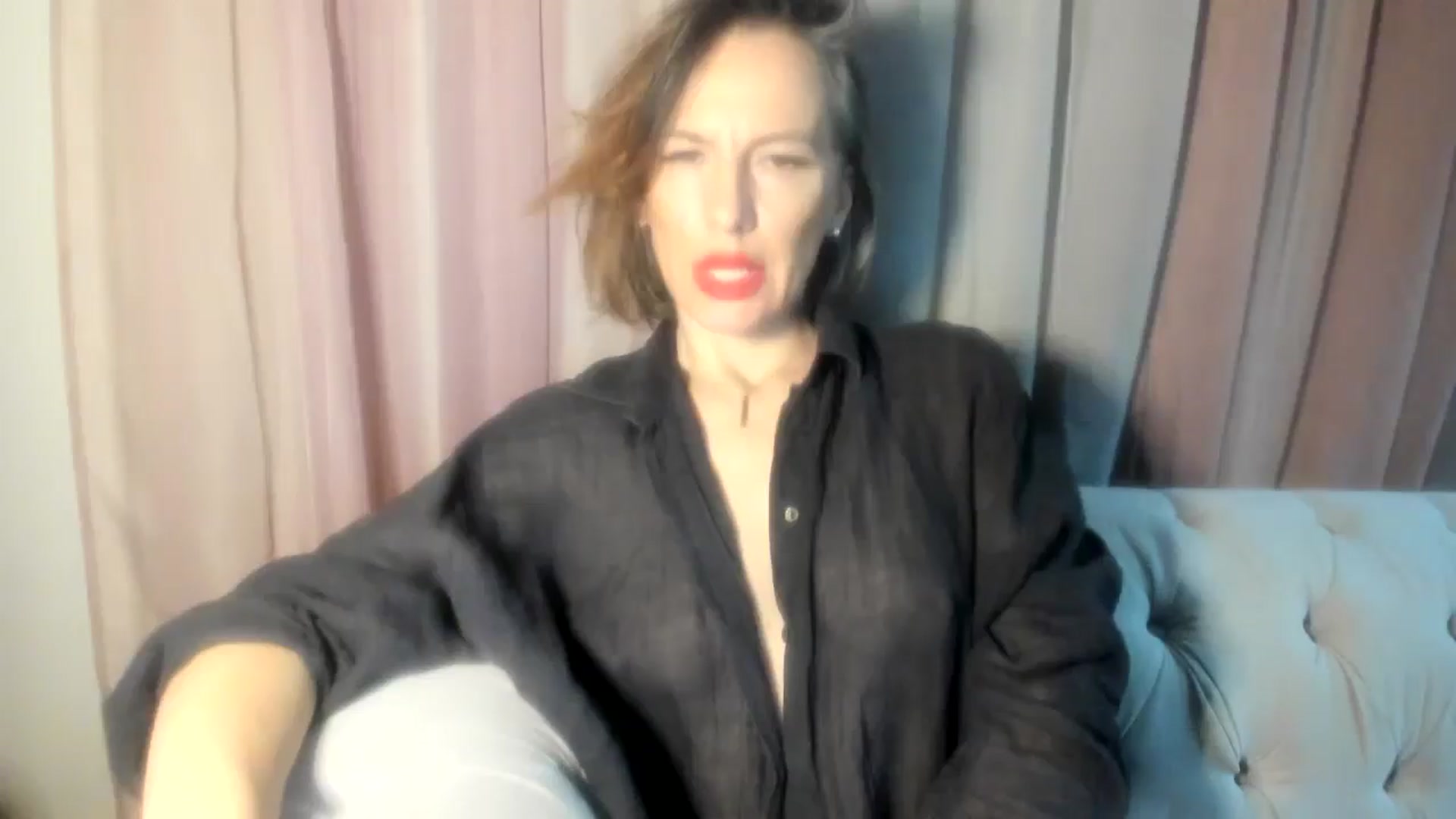 Gallery image thumbnail from Aarte_miss's myfreecams stream on, 11/25/2024, 24:00 image 15 of 20