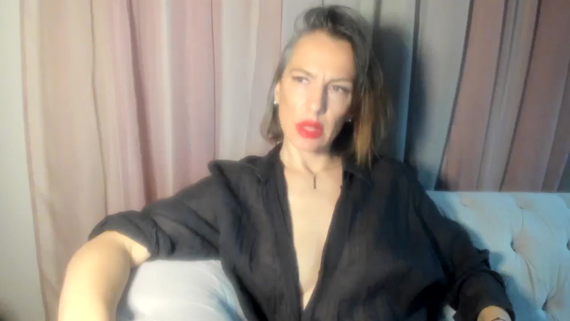 Gallery image thumbnail from Aarte_miss's myfreecams stream on, 11/25/2024, 24:00 image 3 of 20