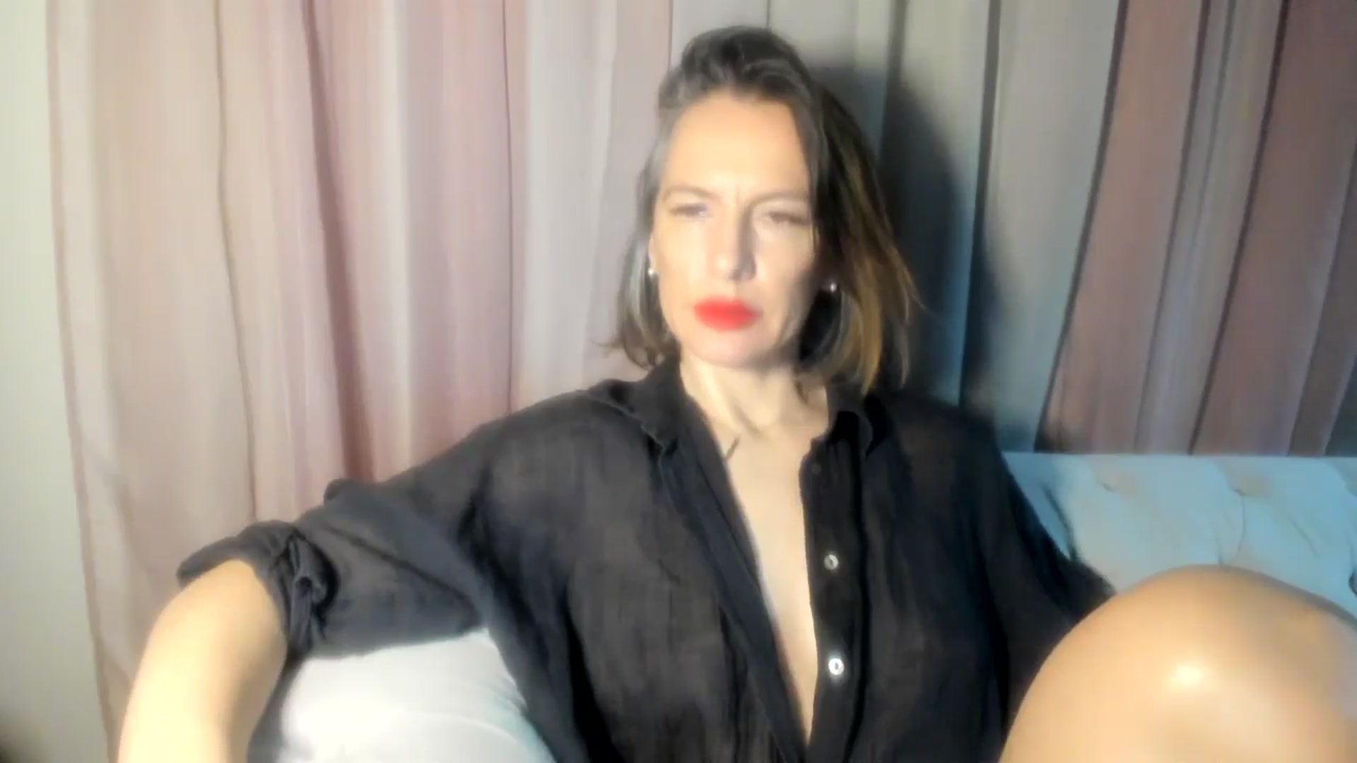 Gallery image thumbnail from Aarte_miss's myfreecams stream on, 11/25/2024, 01:35 image 5 of 20