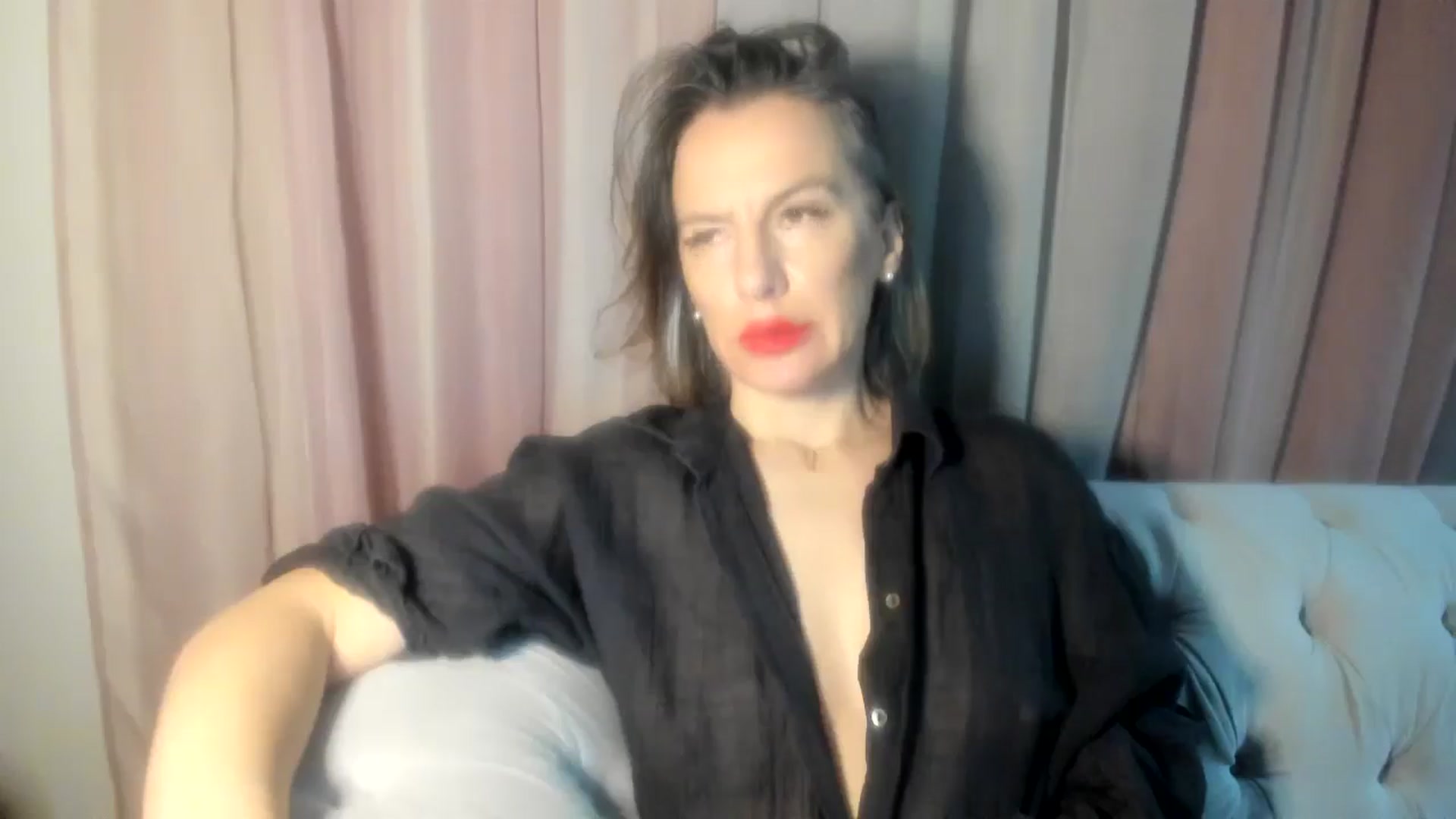 Gallery image thumbnail from Aarte_miss's myfreecams stream on, 11/25/2024, 01:35 image 17 of 20