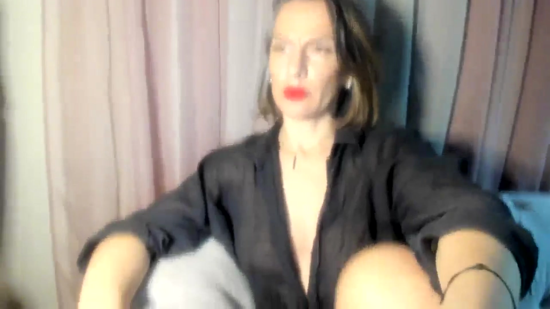 Gallery image thumbnail from Aarte_miss's myfreecams stream on, 11/25/2024, 01:35 image 10 of 20