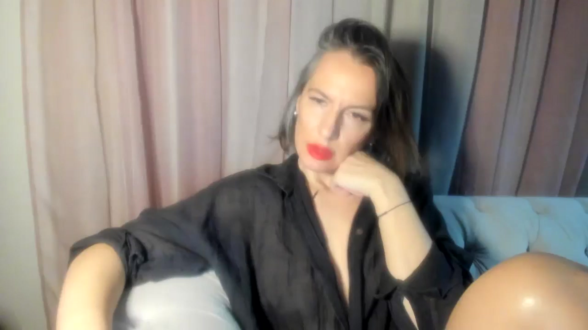 Gallery image thumbnail from Aarte_miss's myfreecams stream on, 11/25/2024, 01:35 image 6 of 20