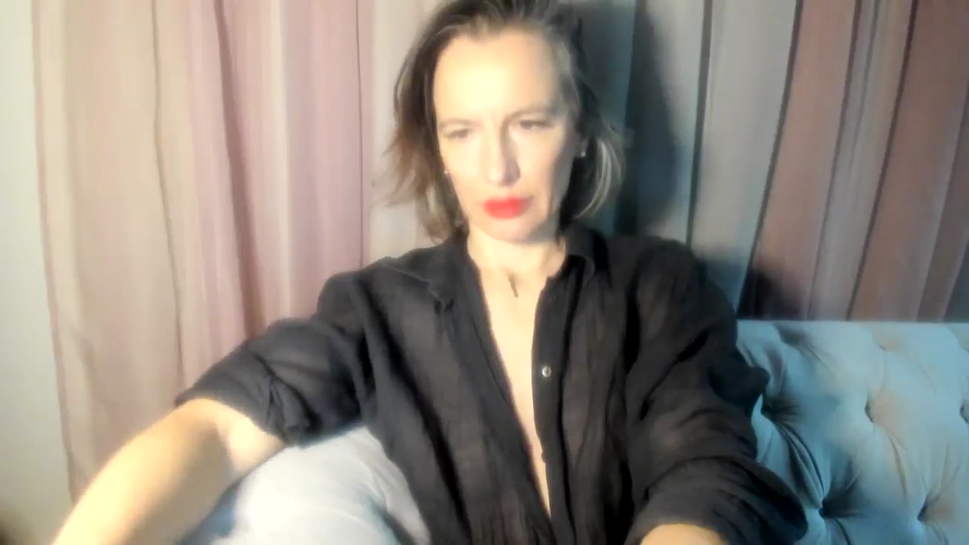 Gallery image thumbnail from Aarte_miss's myfreecams stream on, 11/25/2024, 01:35 image 14 of 20