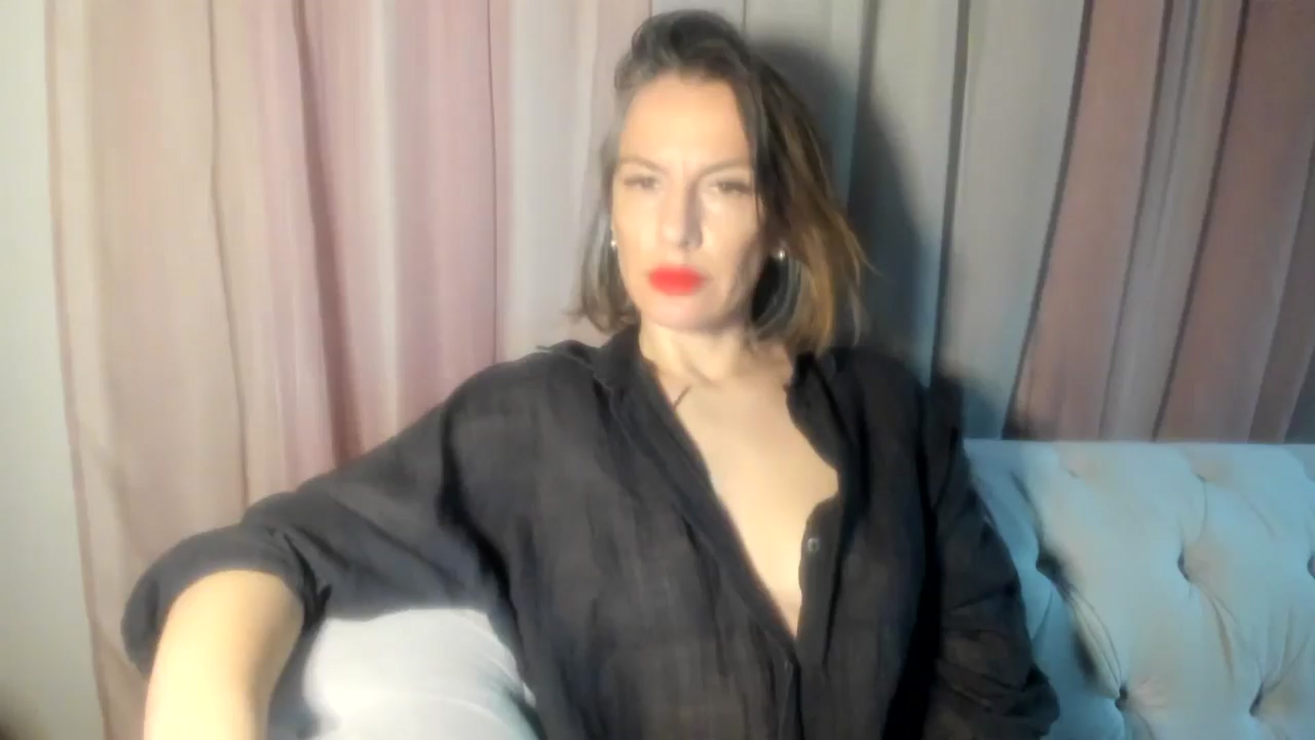 Gallery image thumbnail from Aarte_miss's myfreecams stream on, 11/25/2024, 01:35 image 3 of 20