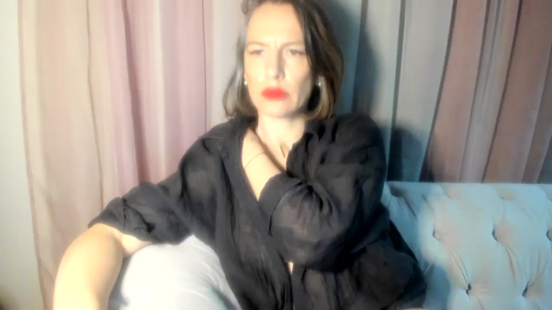 Gallery image thumbnail from Aarte_miss's myfreecams stream on, 11/25/2024, 01:35 image 12 of 20