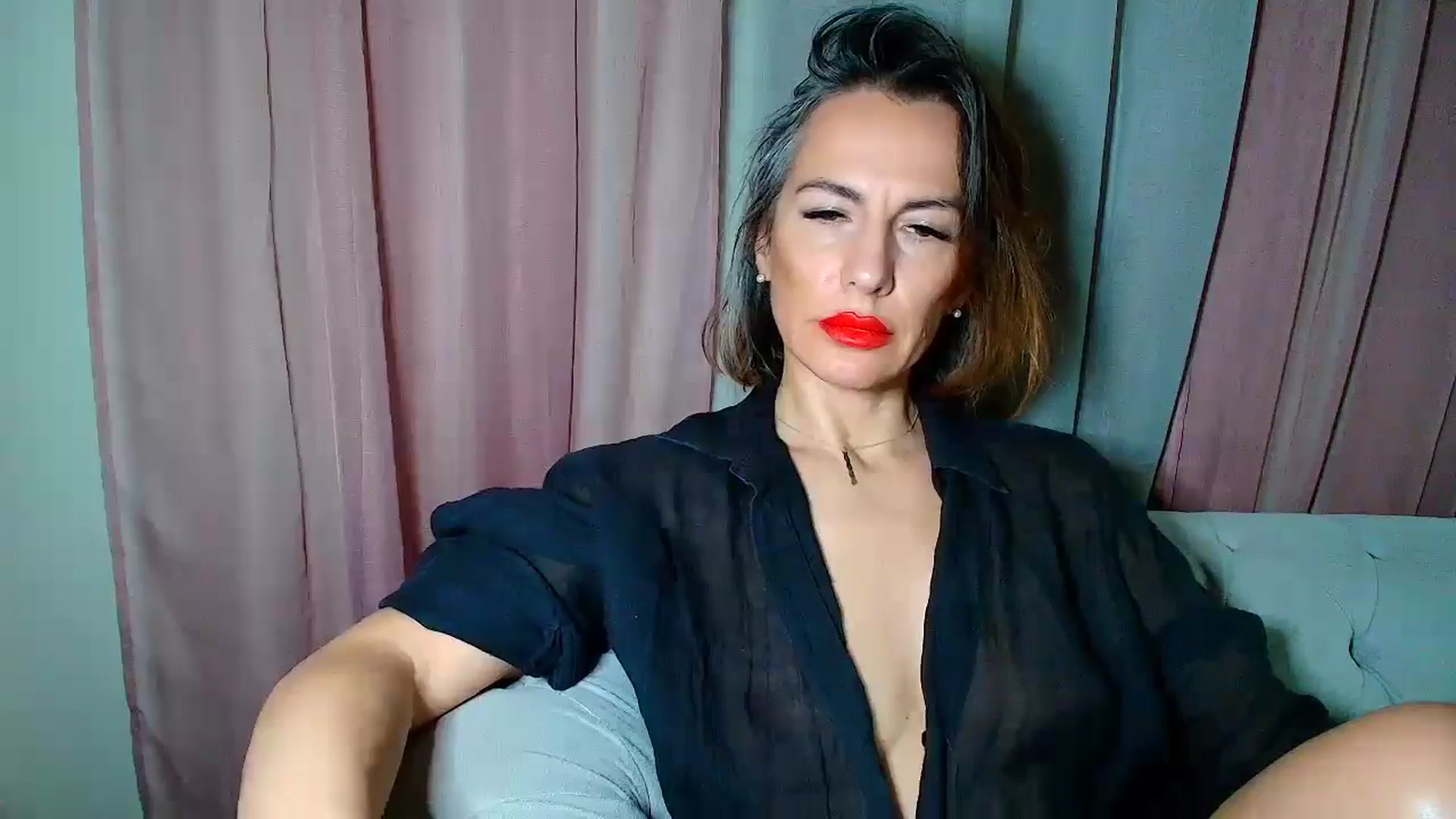 Gallery image thumbnail from Aarte_miss's myfreecams stream on, 12/08/2024, 02:34 image 12 of 20