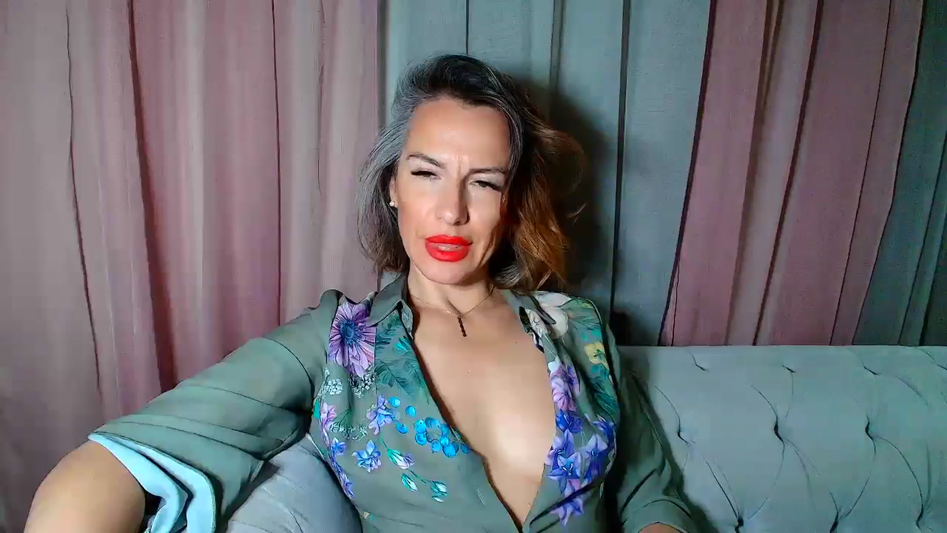 Gallery image thumbnail from Aarte_miss's myfreecams stream on, 12/15/2024, 23:27 image 14 of 20