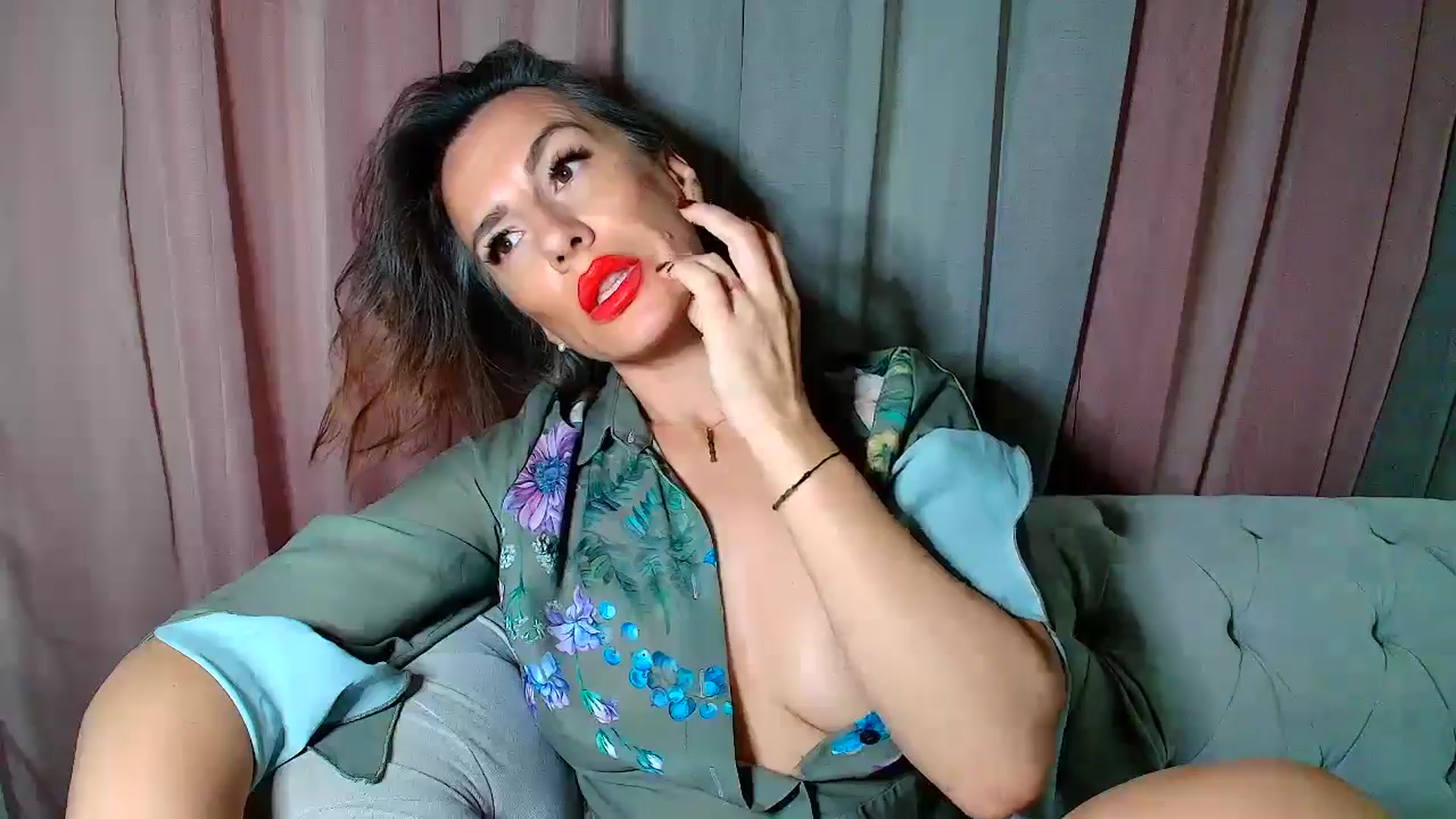 Gallery image thumbnail from Aarte_miss's myfreecams stream on, 12/16/2024, 24:08 image 4 of 20