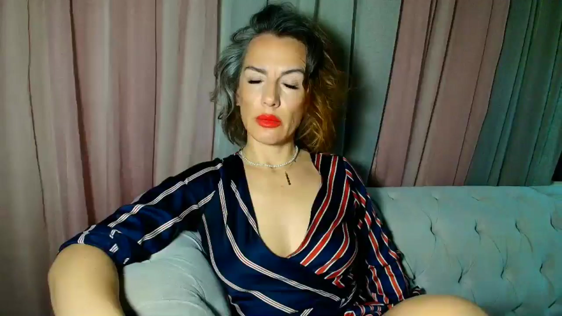 Gallery image thumbnail from Aarte_miss's myfreecams stream on, 12/22/2024, 24:29 image 4 of 20