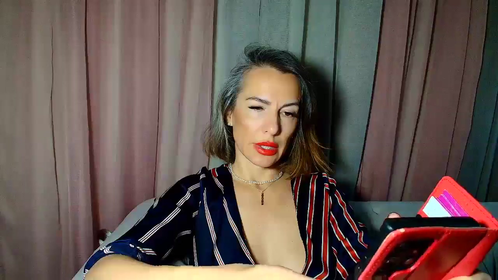 Gallery image thumbnail from Aarte_miss's myfreecams stream on, 12/22/2024, 03:58 image 6 of 20