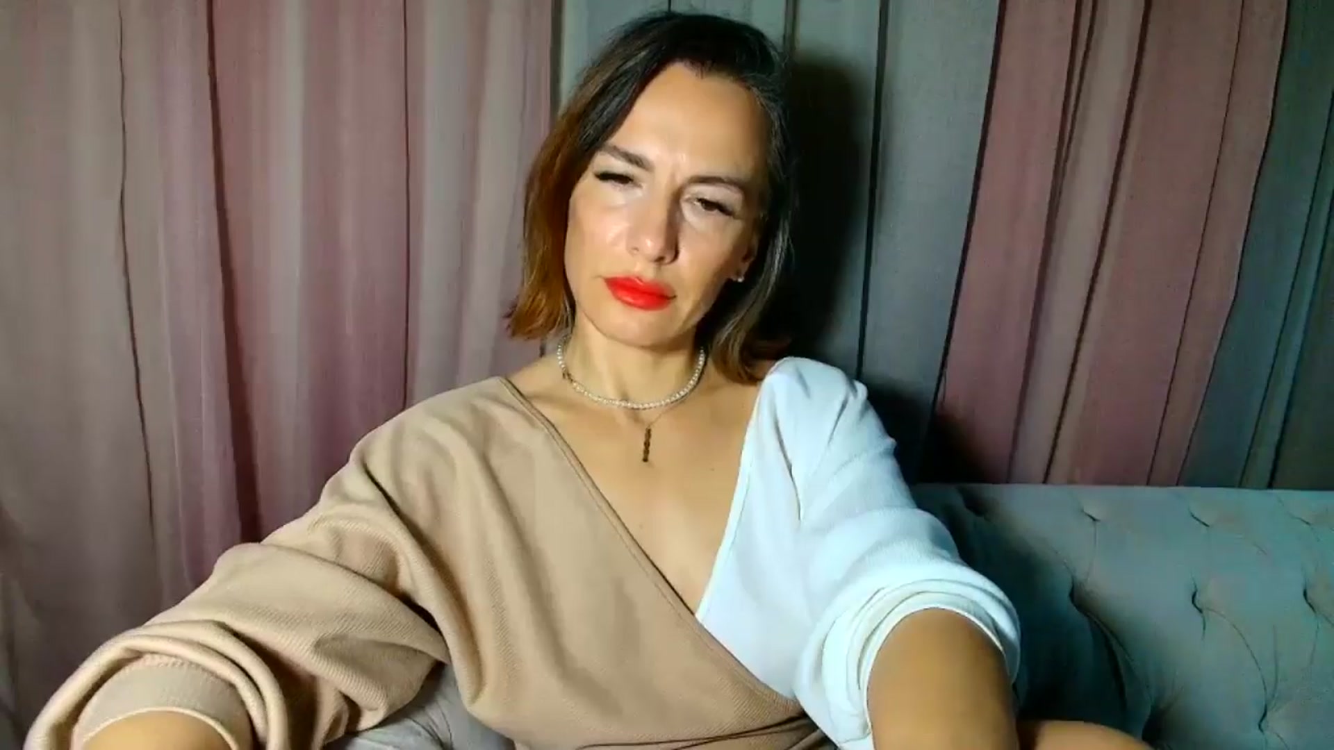 Gallery image thumbnail from Aarte_miss's myfreecams stream on, 12/23/2024, 24:18 image 9 of 20