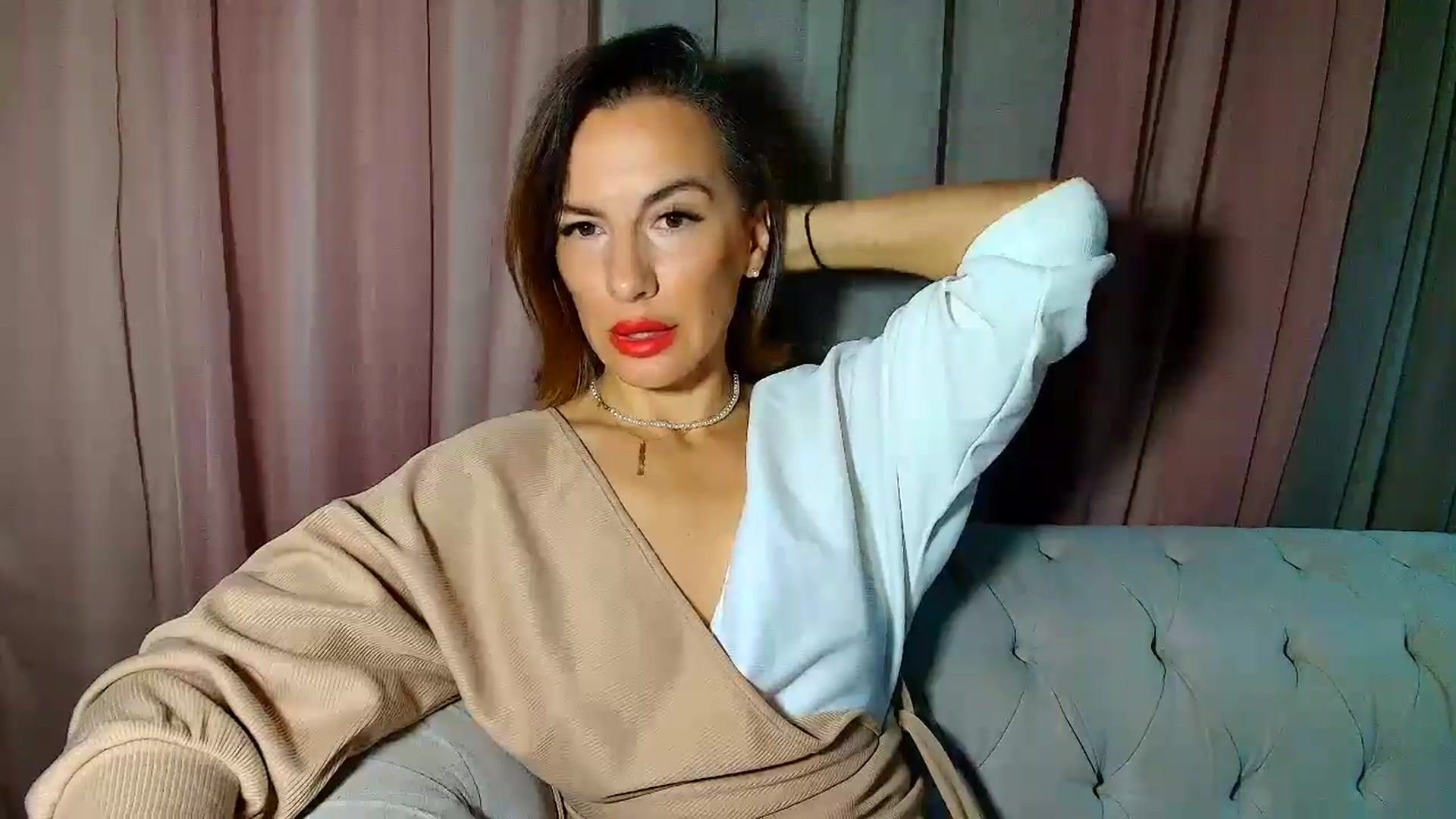 Gallery image thumbnail from Aarte_miss's myfreecams stream on, 12/23/2024, 24:18 image 6 of 20