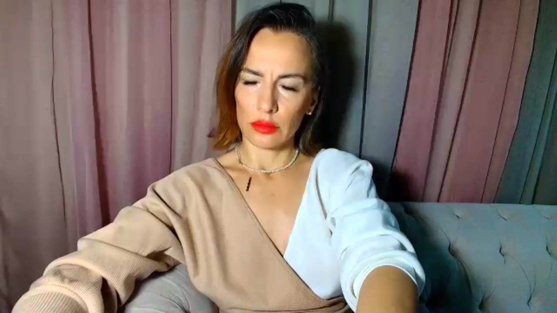 Gallery image thumbnail from Aarte_miss's myfreecams stream on, 12/23/2024, 24:18 image 2 of 20