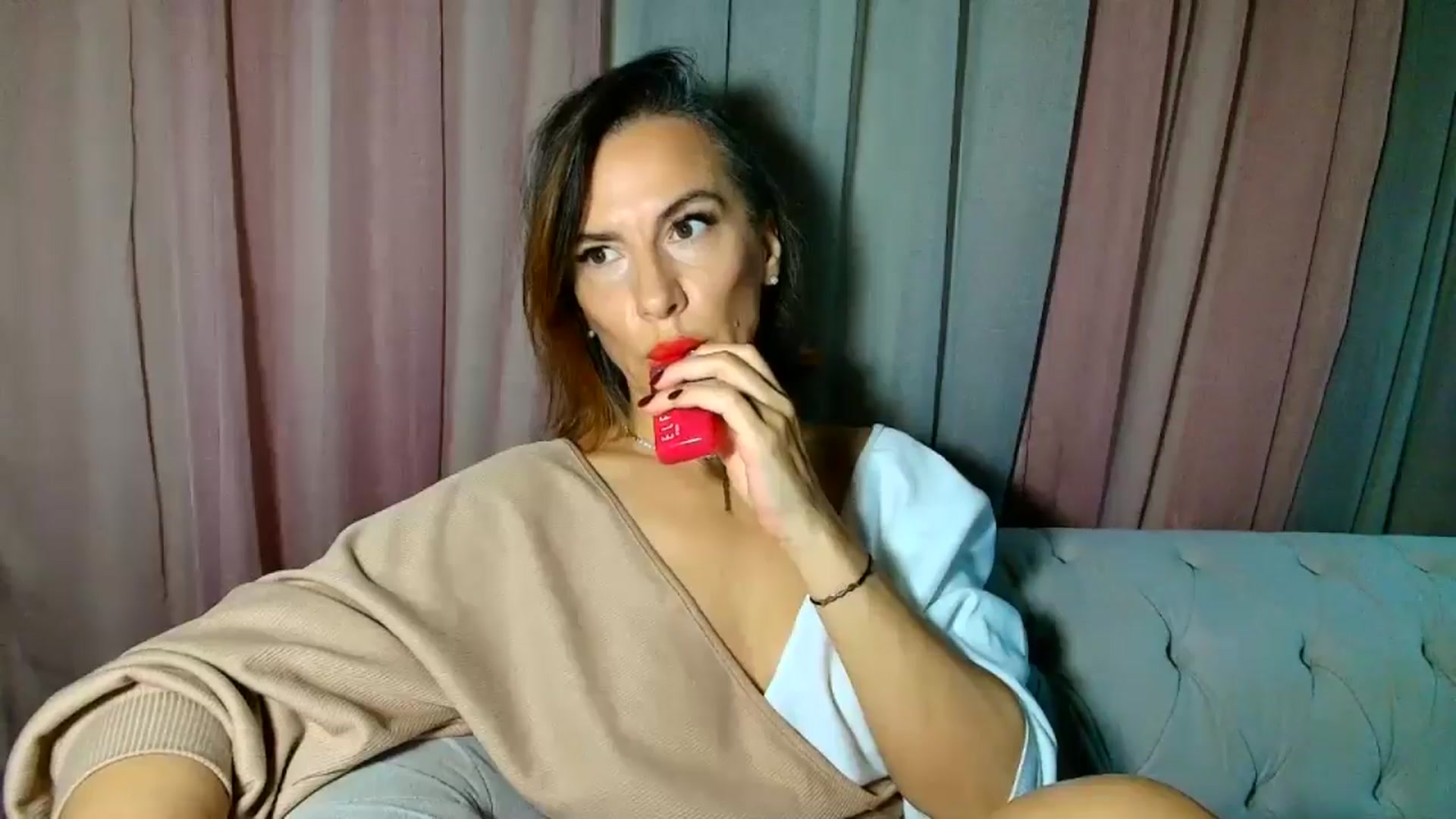 Gallery image thumbnail from Aarte_miss's myfreecams stream on, 12/23/2024, 24:18 image 13 of 20