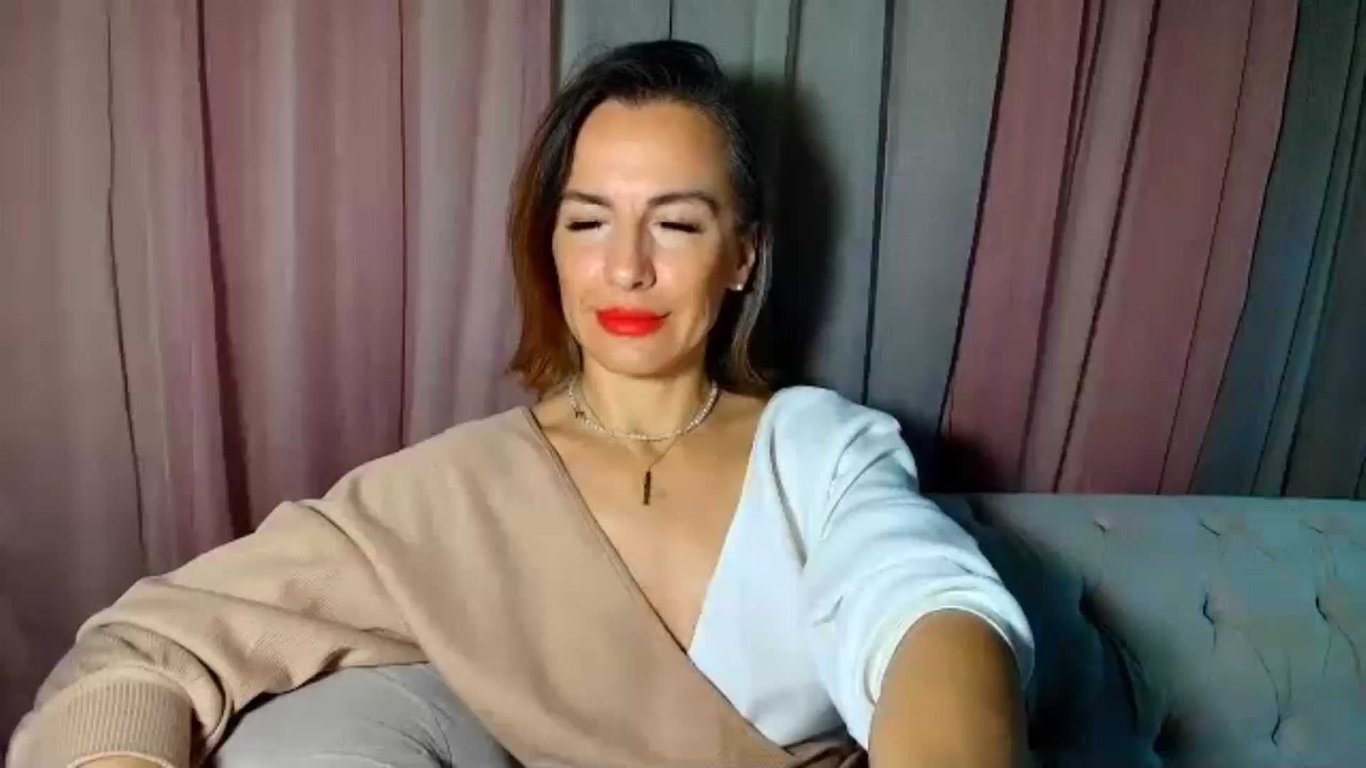 Gallery image thumbnail from Aarte_miss's myfreecams stream on, 12/23/2024, 24:18 image 4 of 20