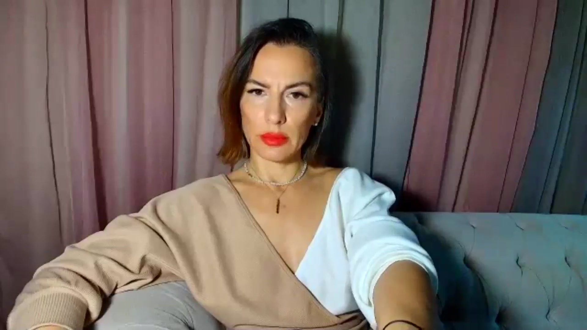 Gallery image thumbnail from Aarte_miss's myfreecams stream on, 12/23/2024, 24:18 image 3 of 20